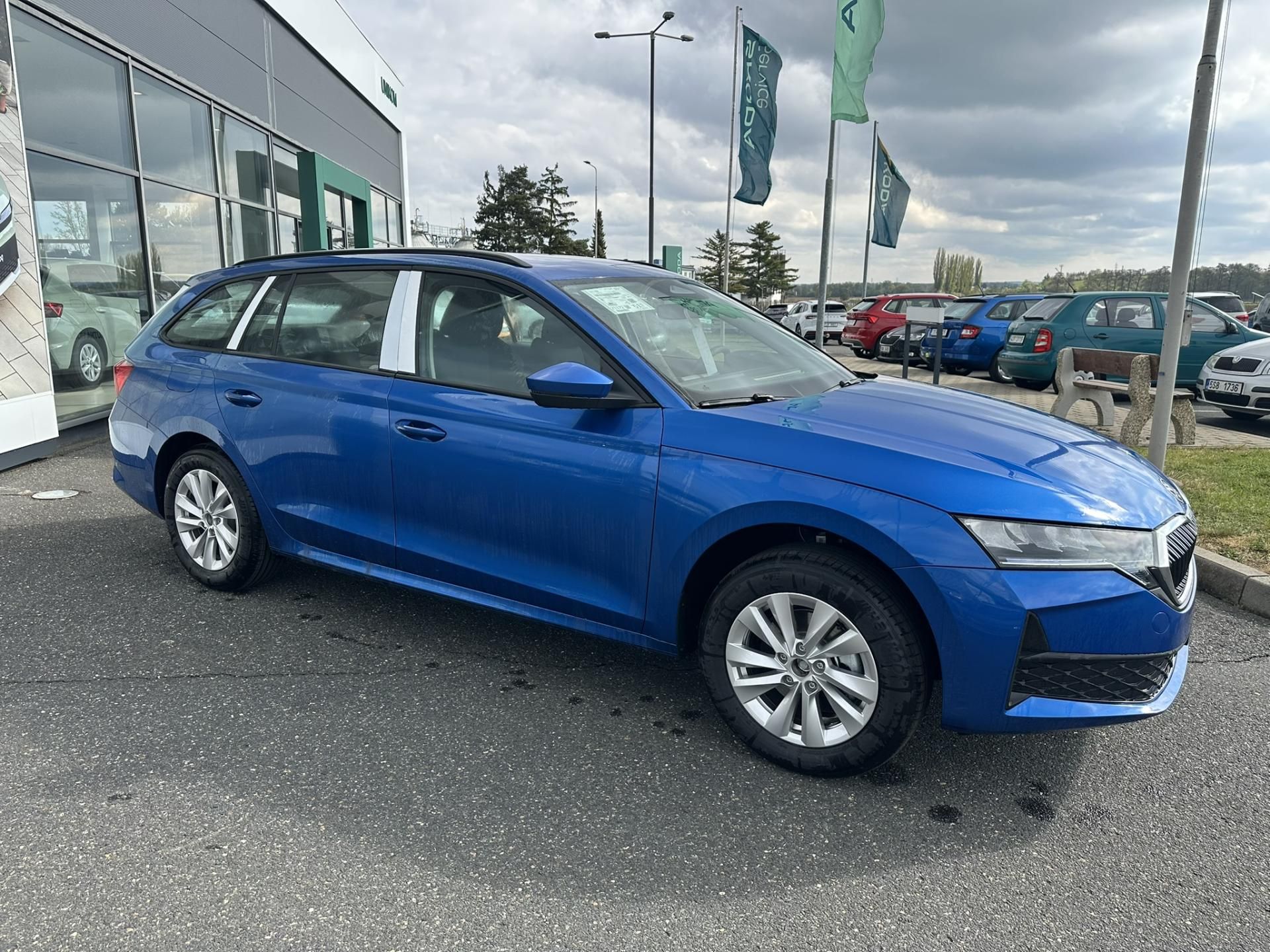Škoda Octavia, ESSENCE + dovýbava *412 - fotka 3