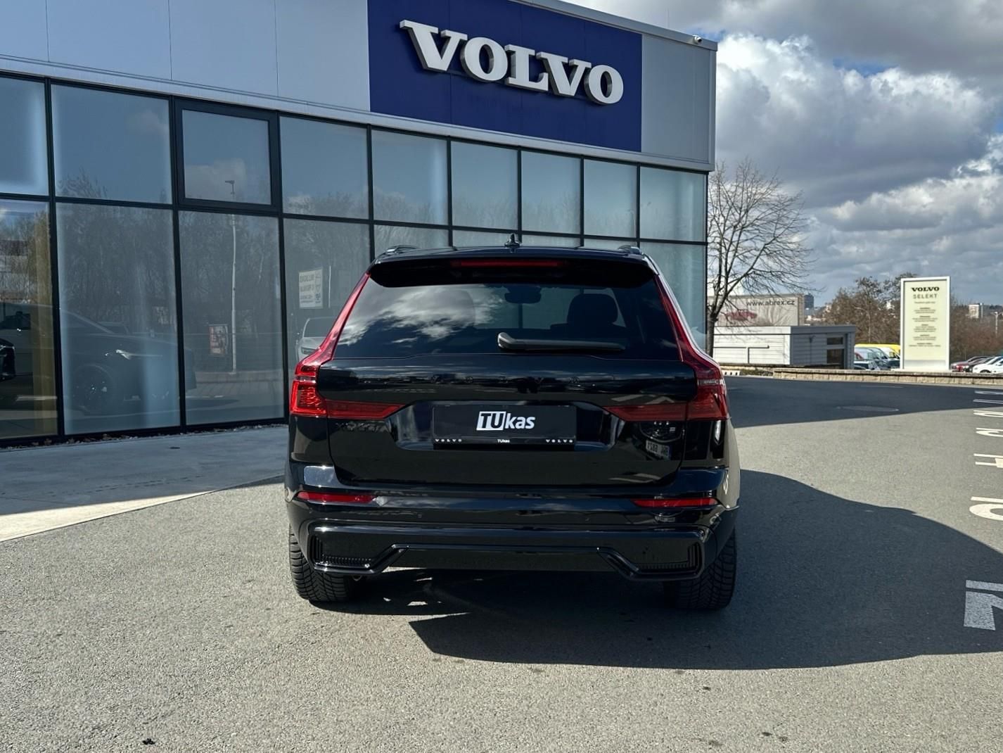 Volvo XC60, 2.0T6 293kW 4x4  ULTRA BLACK E - fotka 5