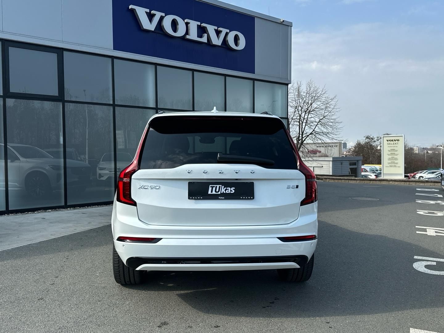 Volvo XC90, 2.0B5 184kW 4x4  PLUS DARK - fotka 5