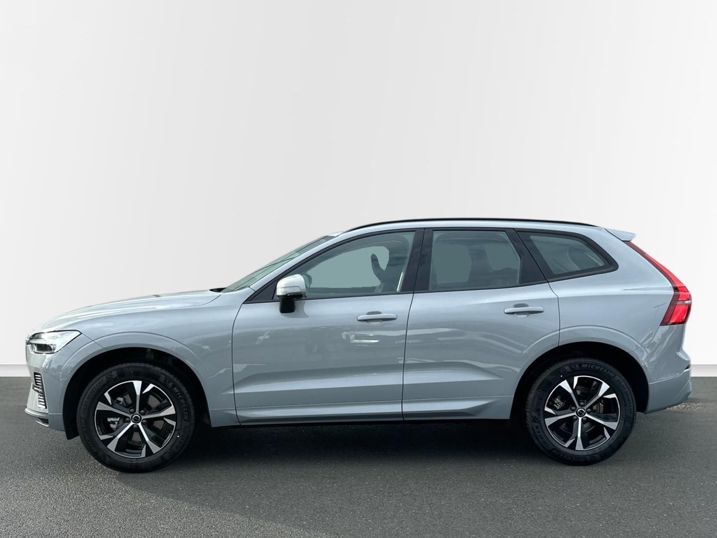 Volvo XC60, 2.0 B5 4x4 CORE - fotka 2