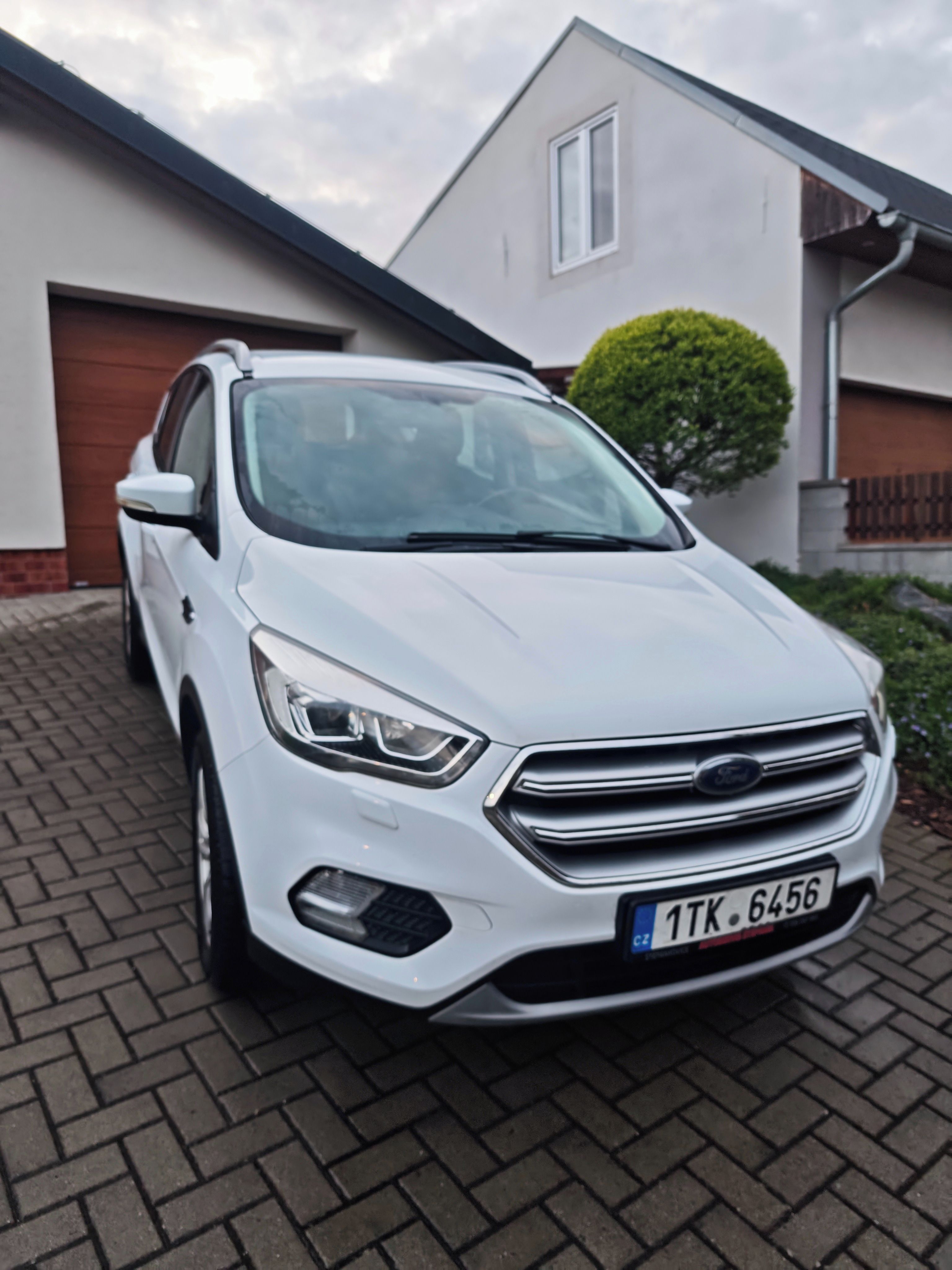 Ford Kuga, 1.5 ecoboost, 88kW, k opravě - fotka 6