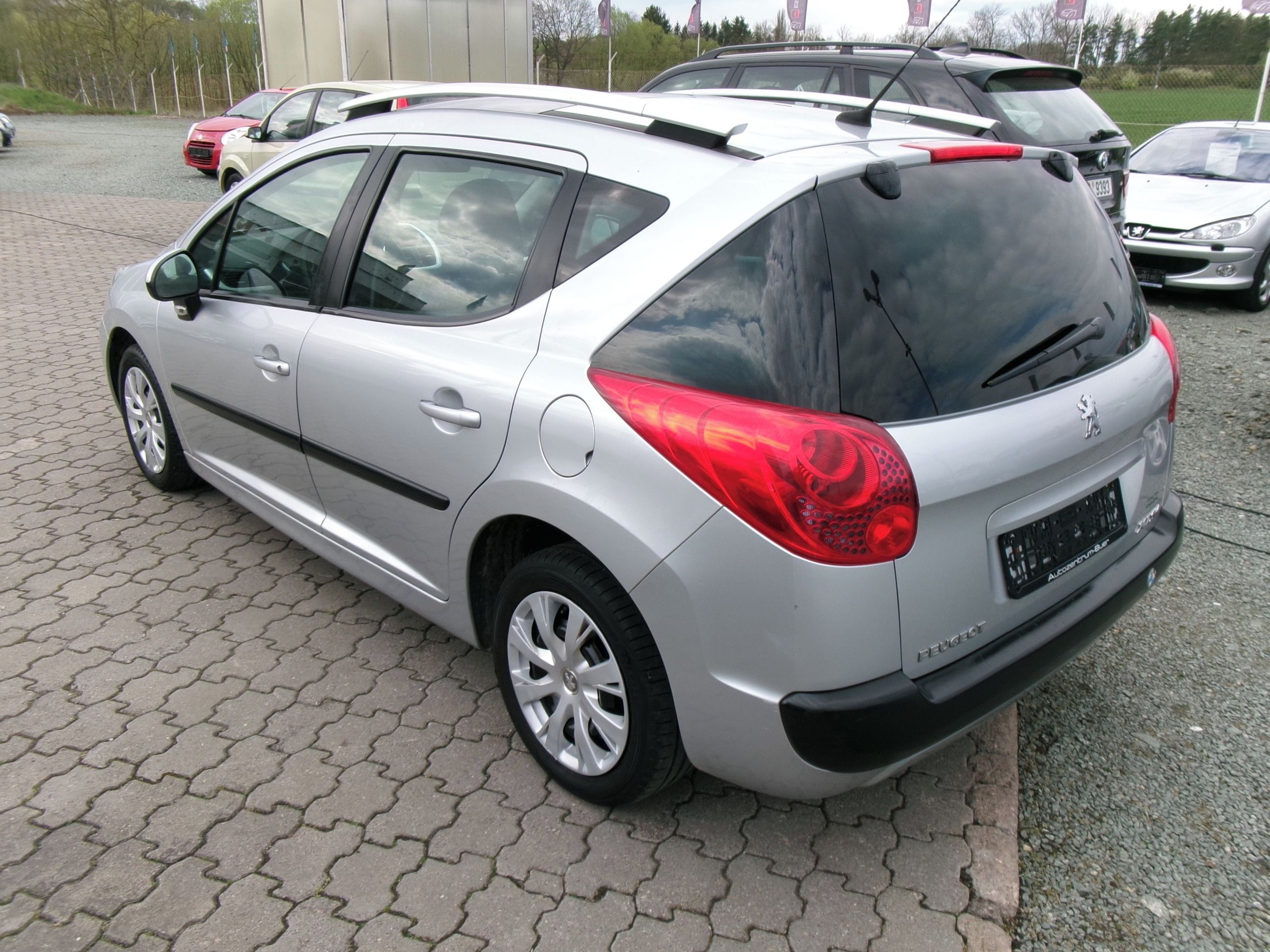 Peugeot 207, 1.4i 70kw,Panorama,serviska - fotka 5