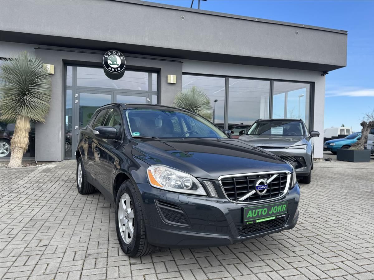 Volvo XC60, 2,4 D4 120kW AUTOMAT AWD  Mome - fotka 3