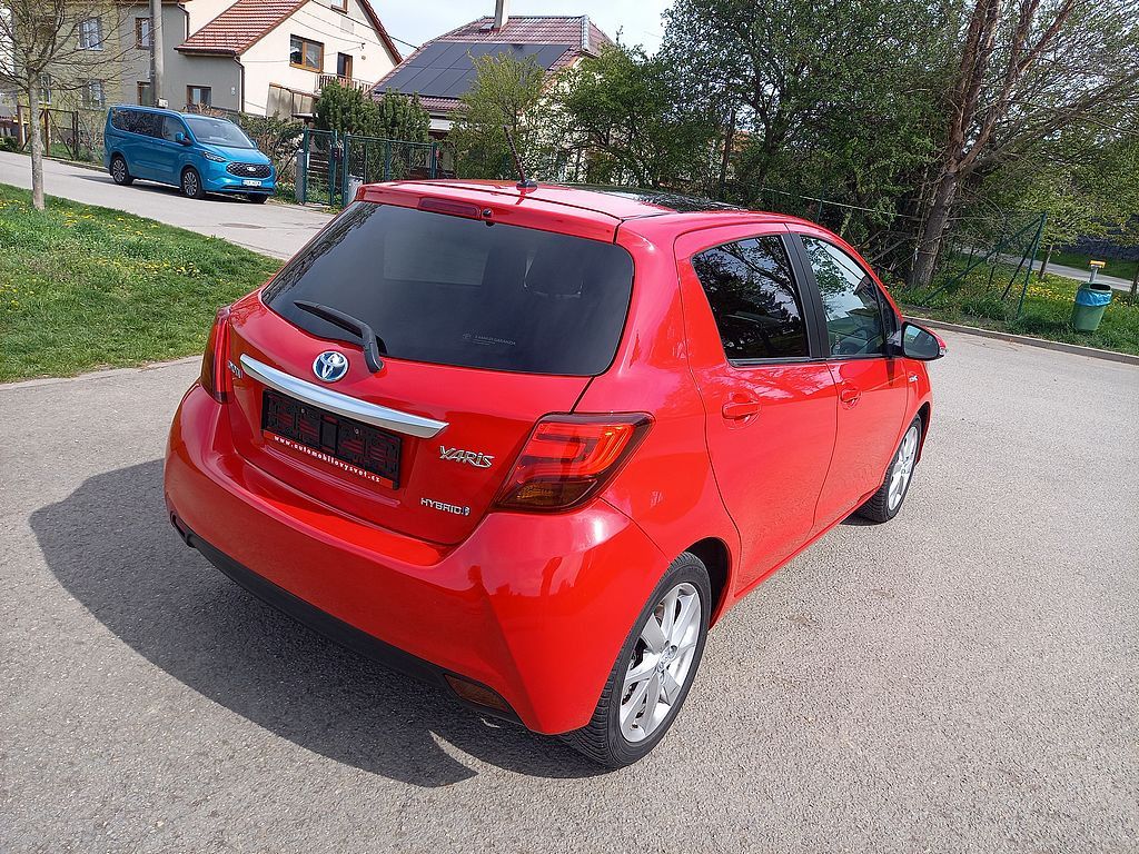 Toyota Yaris, 1,5i Hybrid +SERVIS Toyota TOP - fotka 3