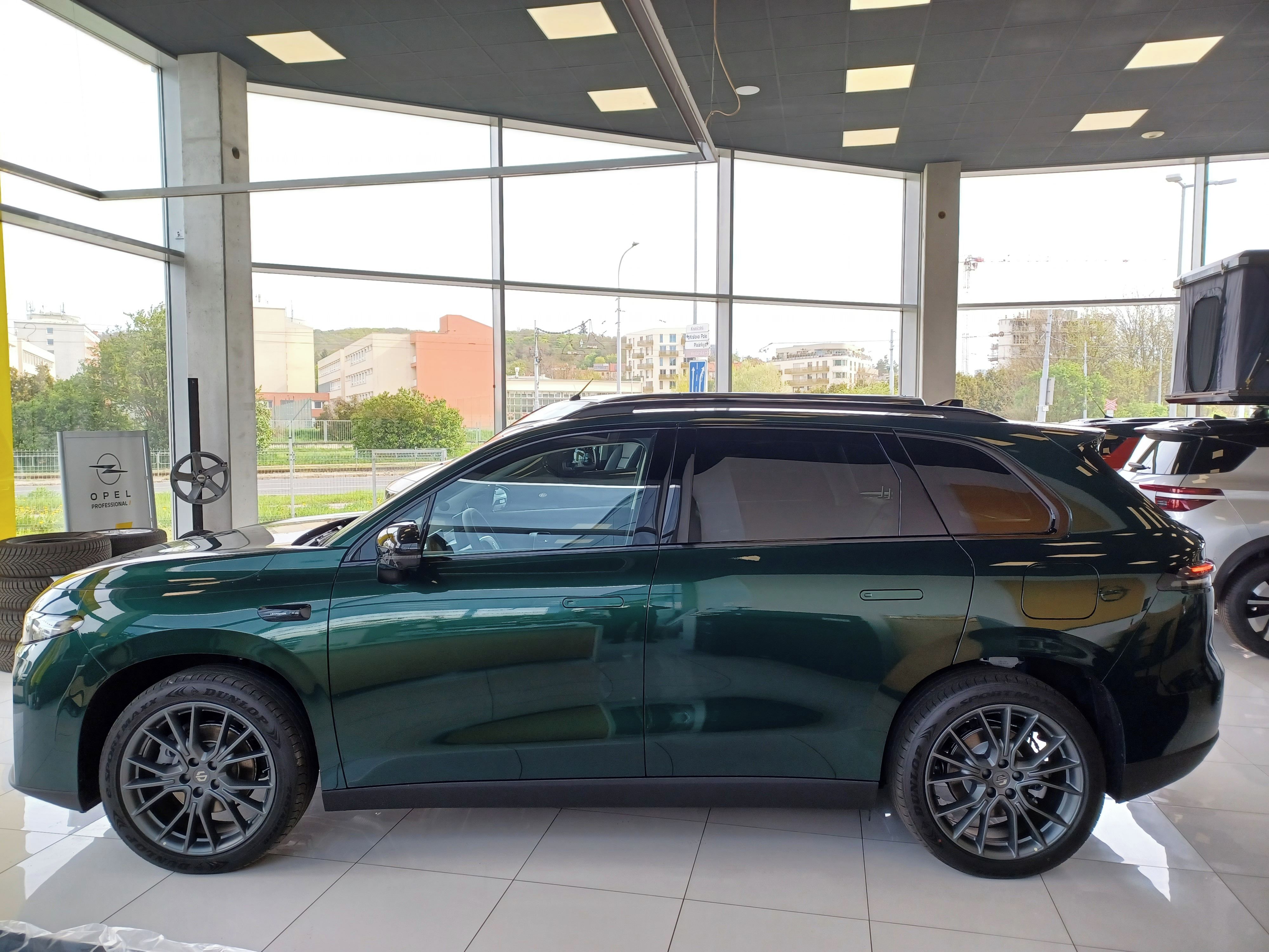 Leapmotor C10 REEV, 158kW s prodlužovačem dojezdu - fotka 3