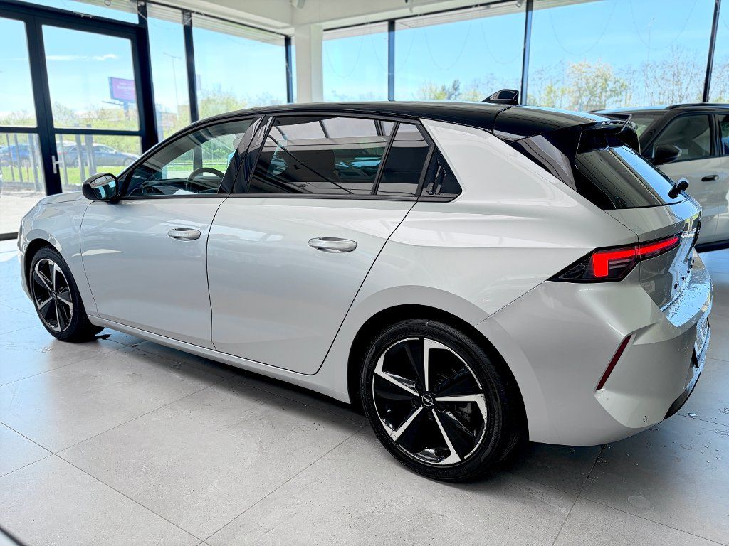 Opel Astra, GS Line 1,2 Turbo AT8 - fotka 3