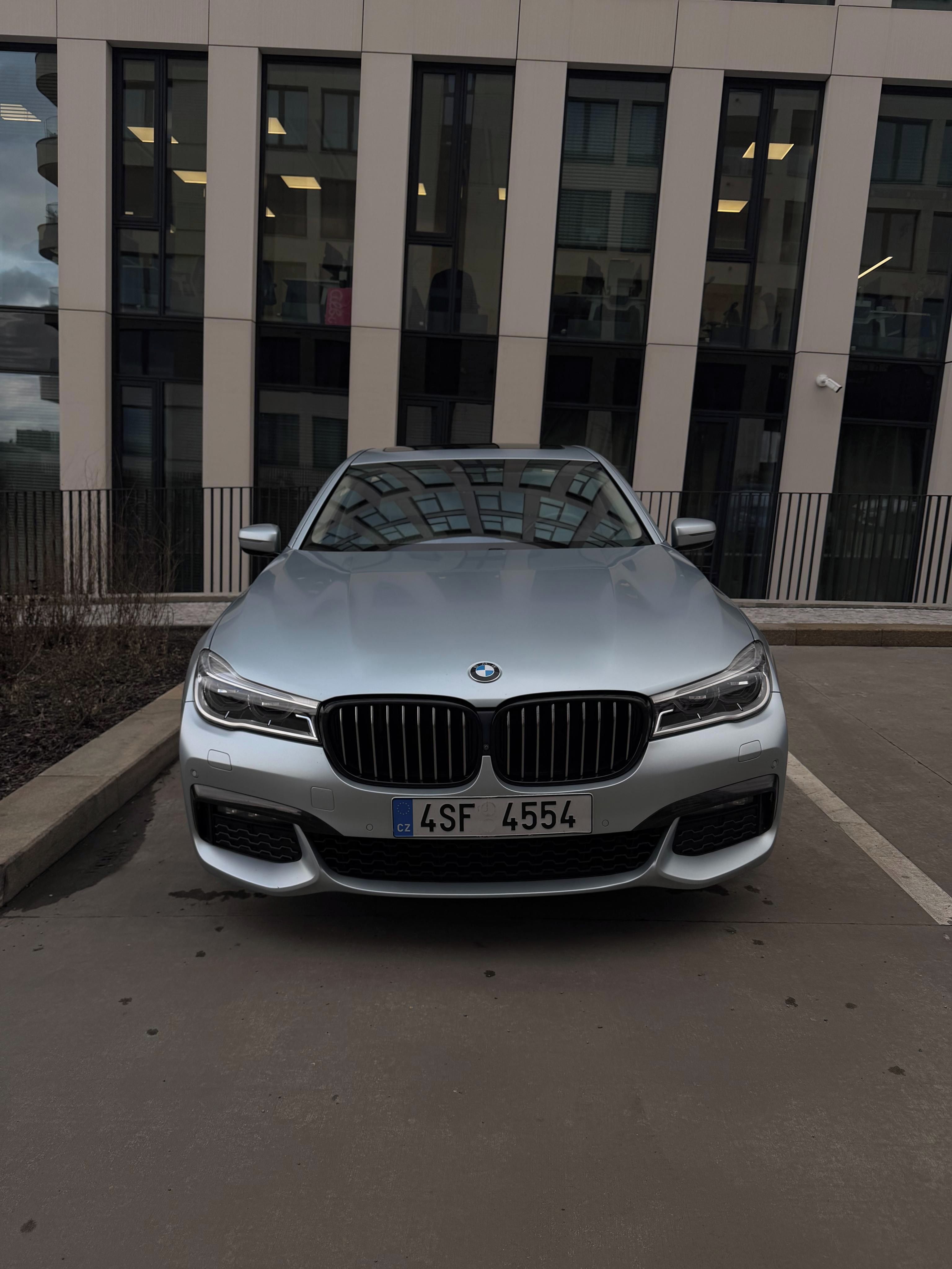 BMW Řada 7, 40d - 40thEdice -DPH- Historie - fotka 4