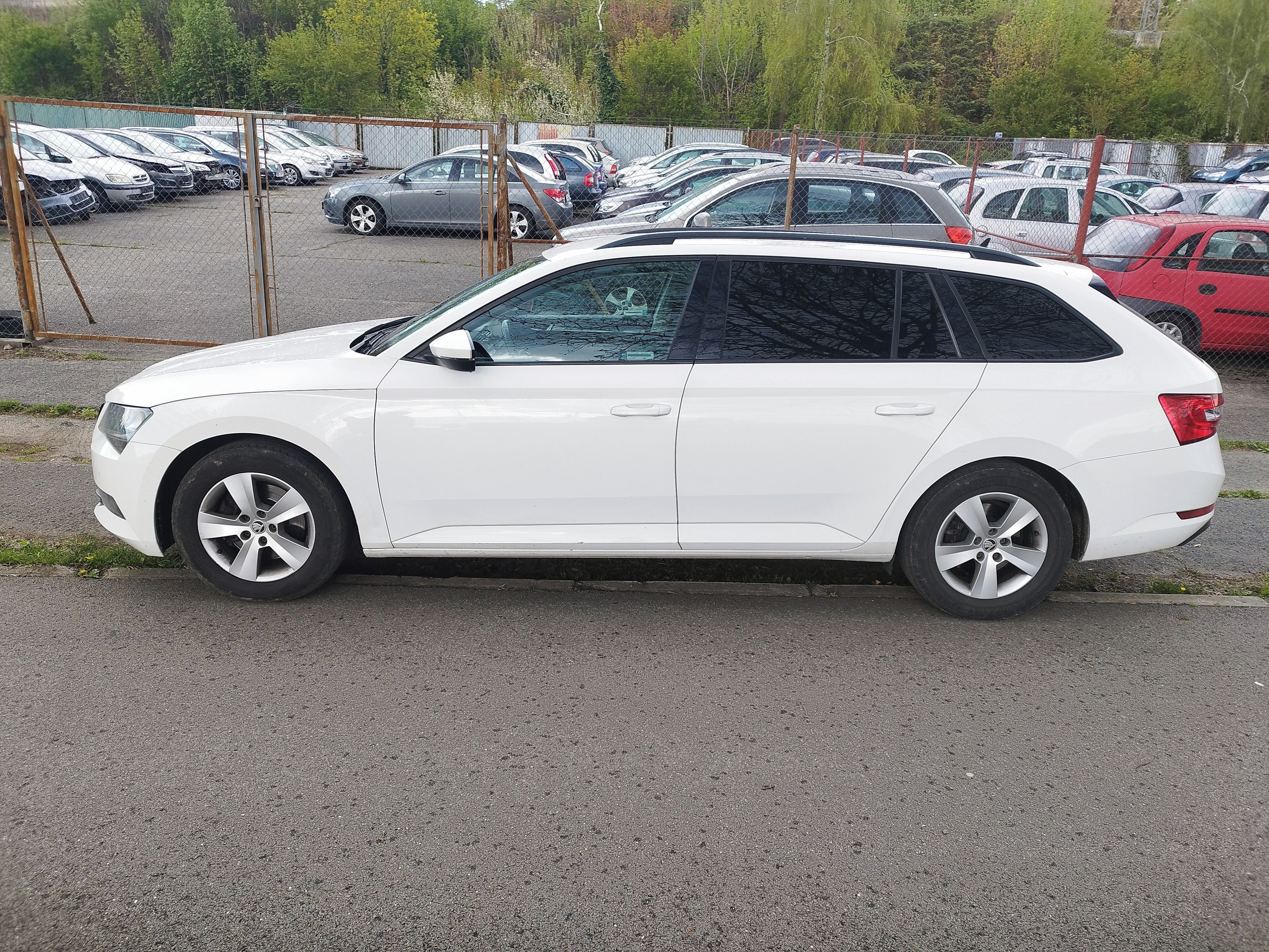 Škoda Superb, 2.0TDi - fotka 2
