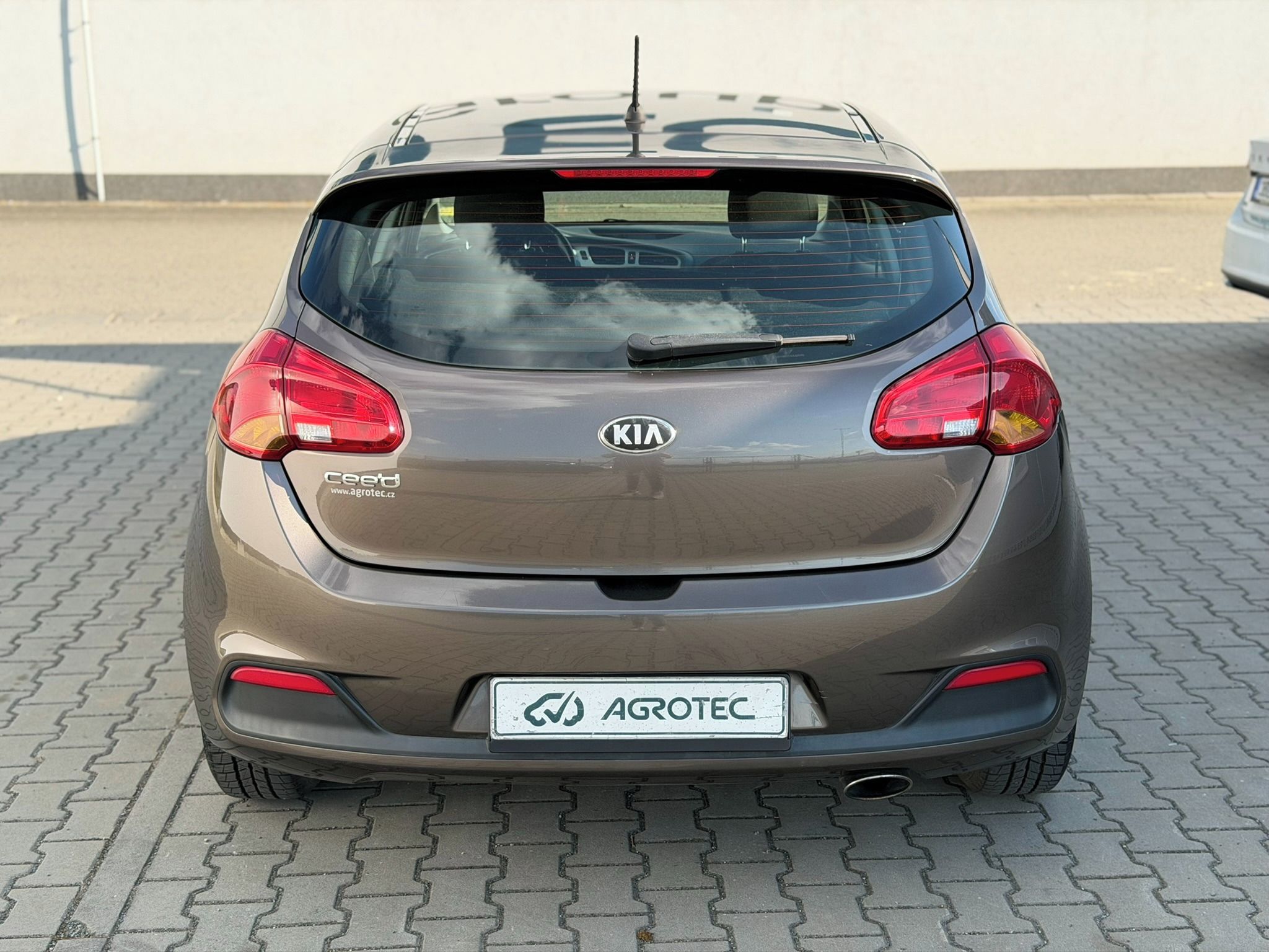 Kia Cee´d, 1.4 73 kW Comfort - fotka 6