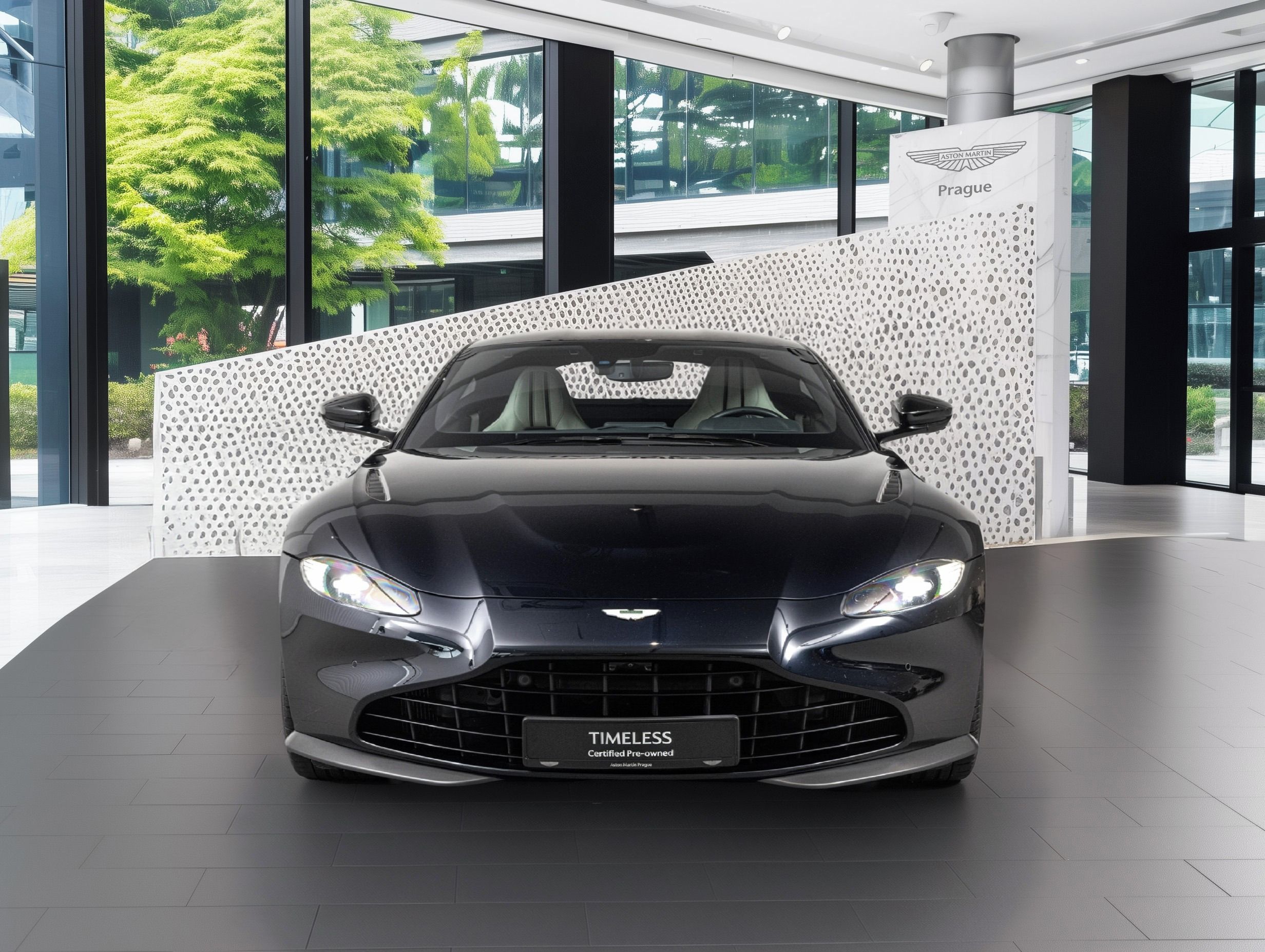 Aston Martin V8 Vantage, V8 Vantage 4.0 V8 - fotka 2