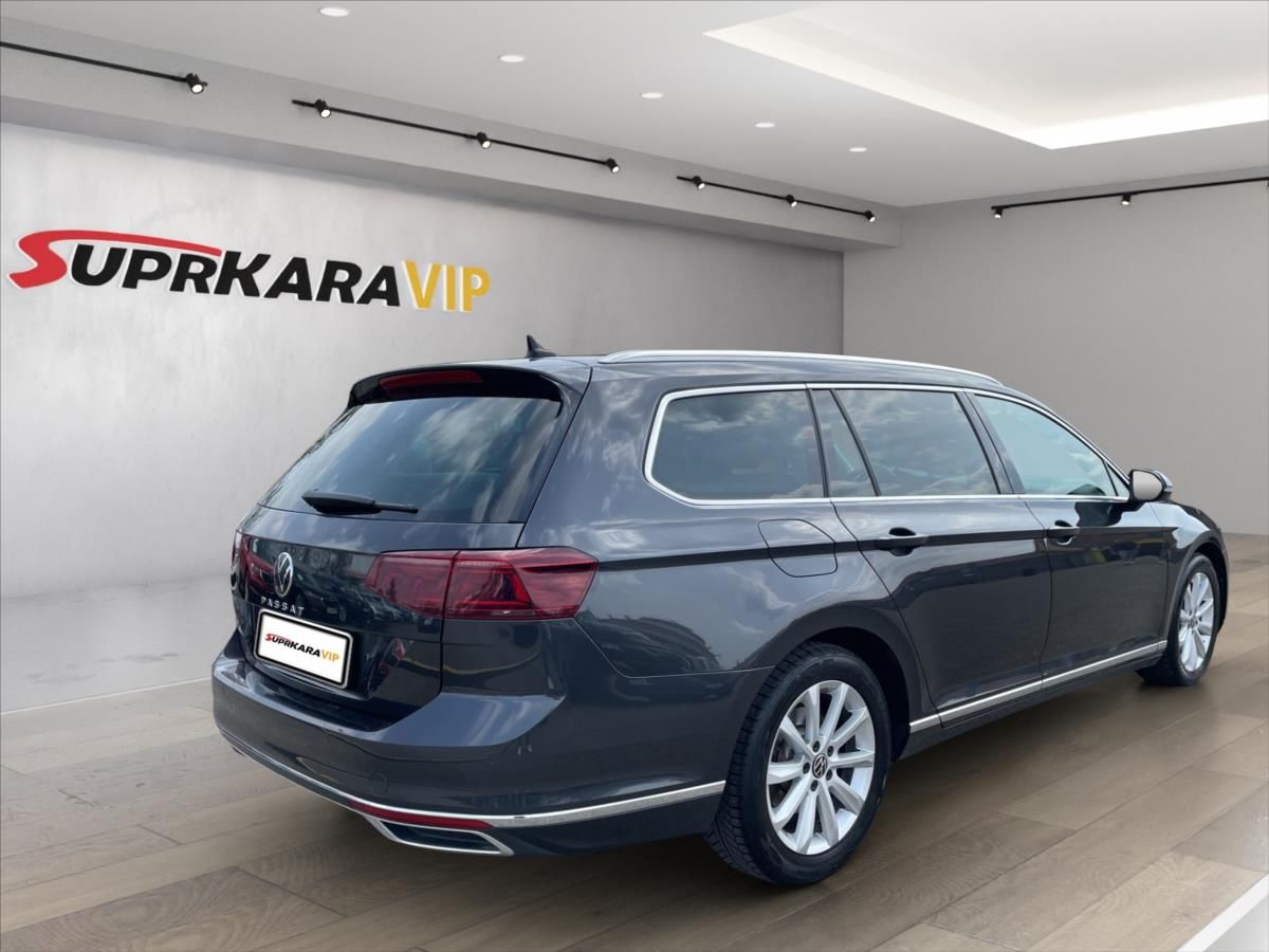 Volkswagen Passat, 2,0 TDi DSG Matrix Alcantara - fotka 5