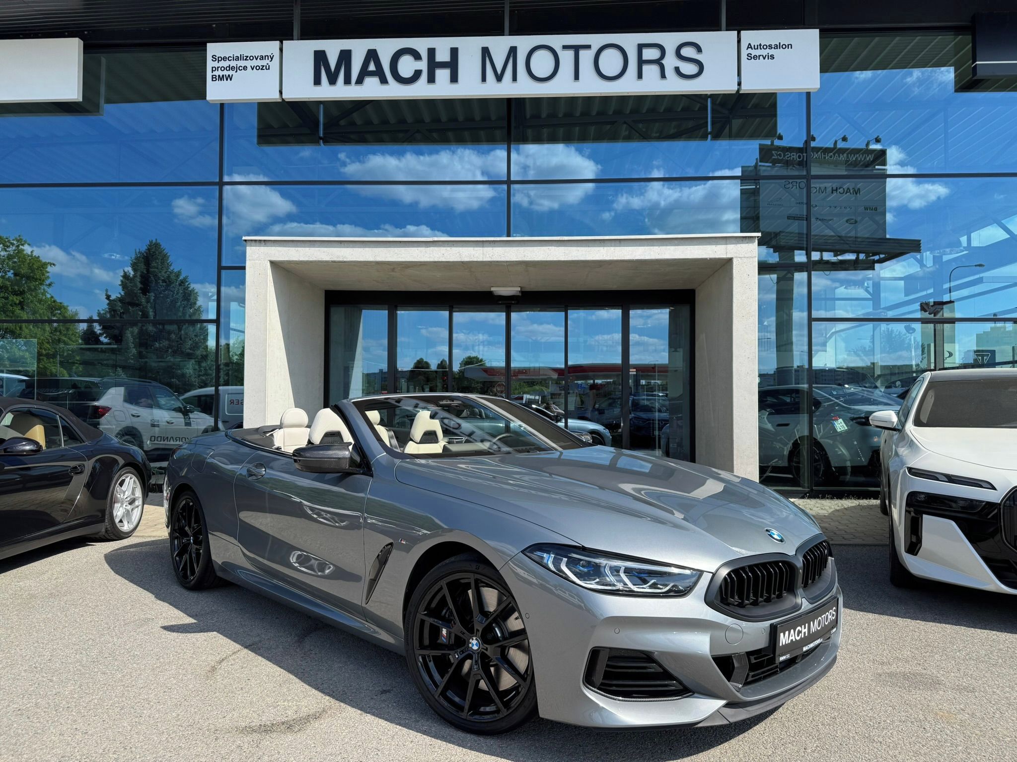 BMW Řada 8, M850i xDrive Cabrio 2025/09 - fotka 2