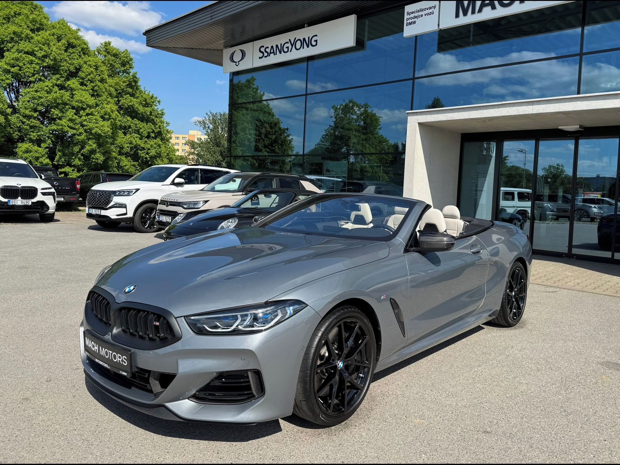 BMW Řada 8, M850i xDrive Cabrio 2025/09 - fotka 4