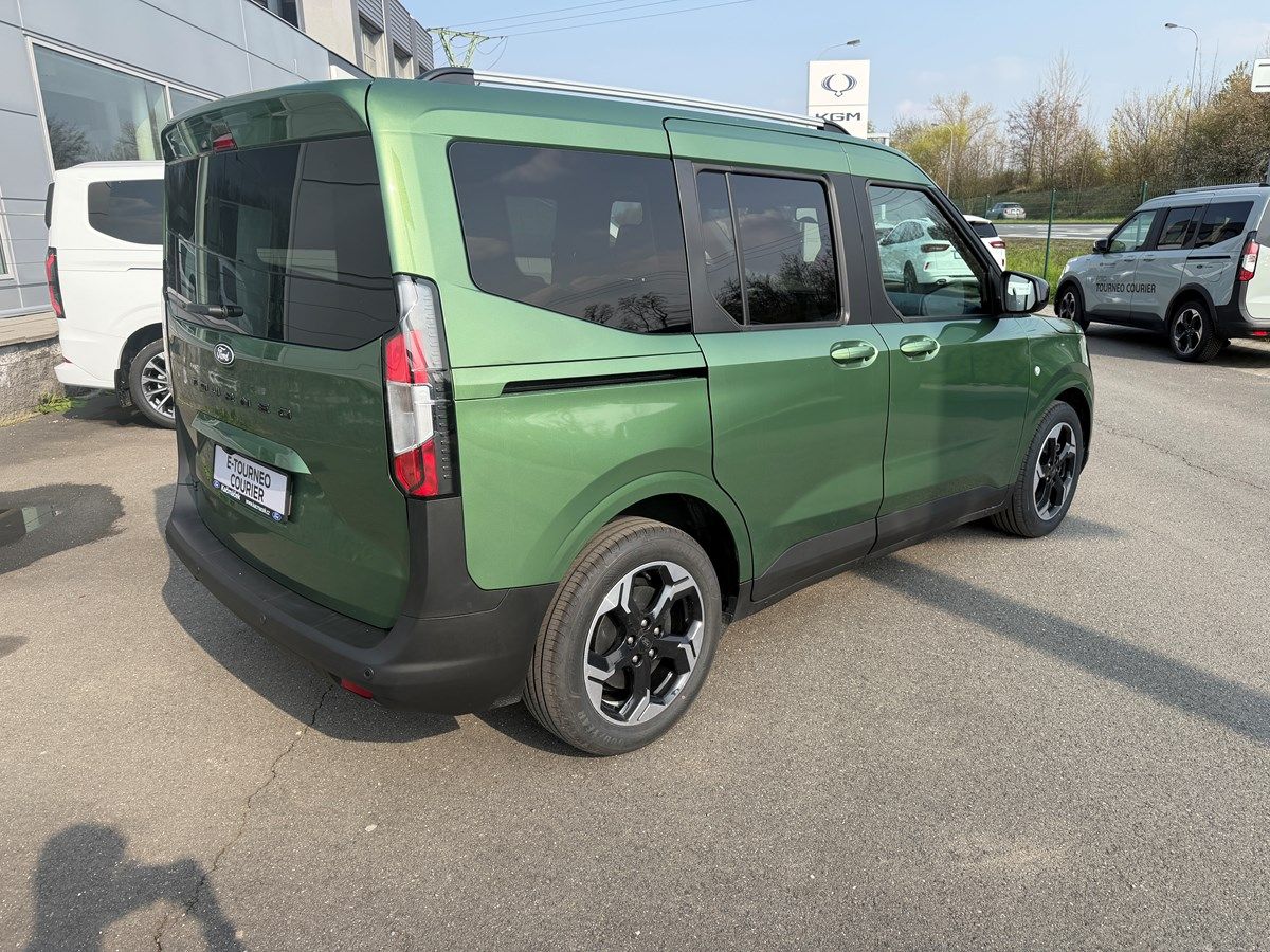Ford Tourneo Courier, Titanium L1, 43 kWh Elektromot - fotka 3
