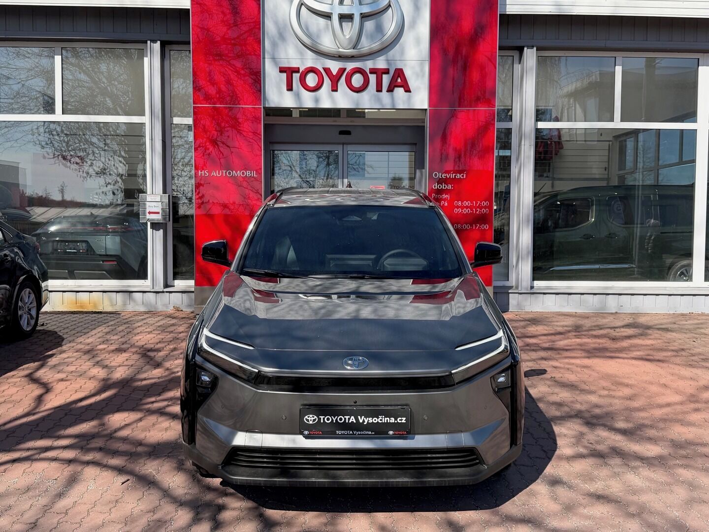 Toyota bZ4X, 73,1 kWh 224PS Style - fotka 2