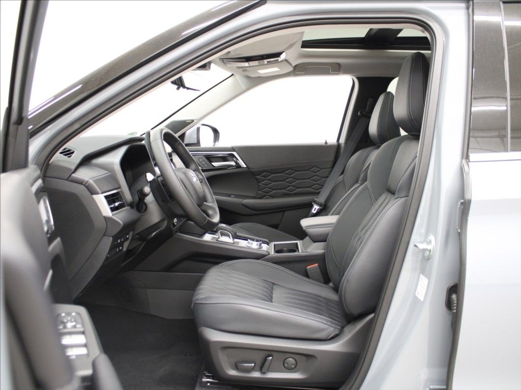 Mitsubishi Outlander, 2,4 PHEV AWD Instyle 12tkm. - fotka 6