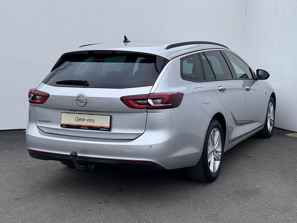 Opel Insignia, Sports Tourer 2.0 125 kW - fotka 2