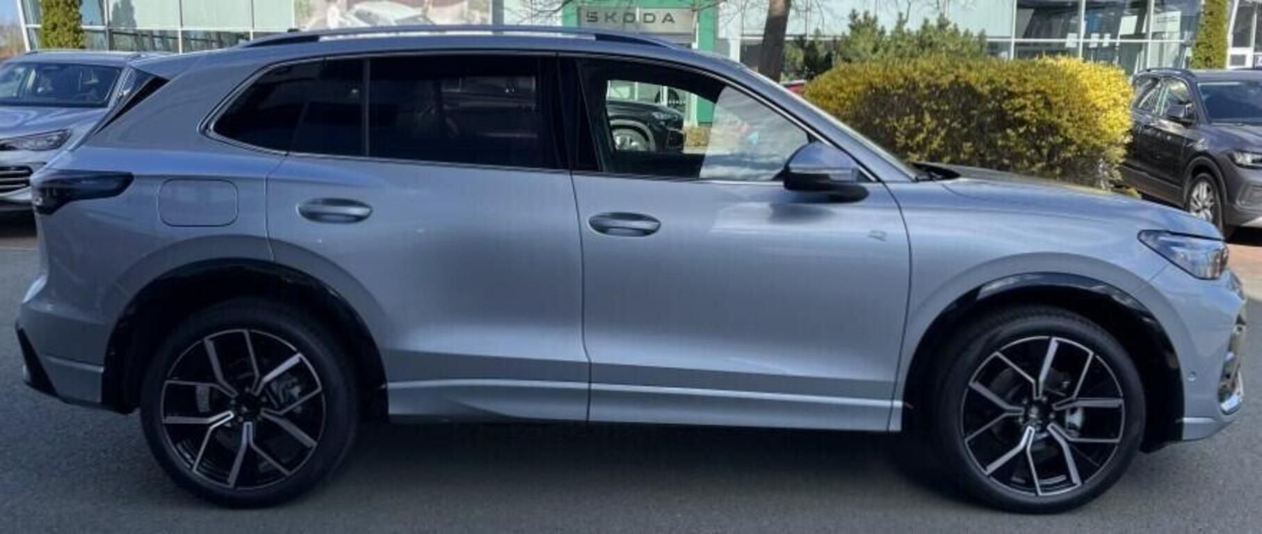 Volkswagen Tiguan, R-Line People 1,5 eTSI mHEV 11 - fotka 6