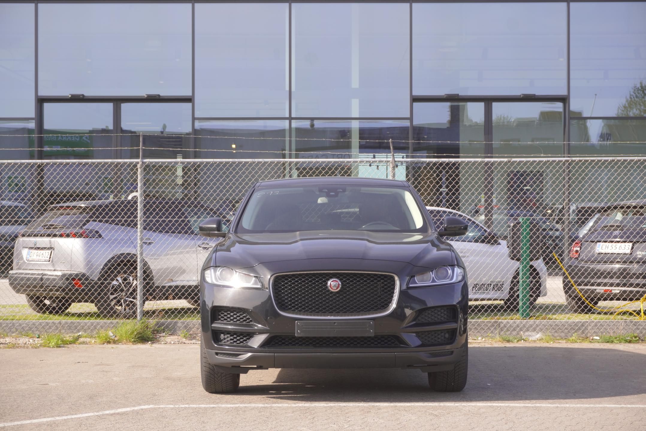Jaguar F-Pace, 2.0 25T 184kW - fotka 2