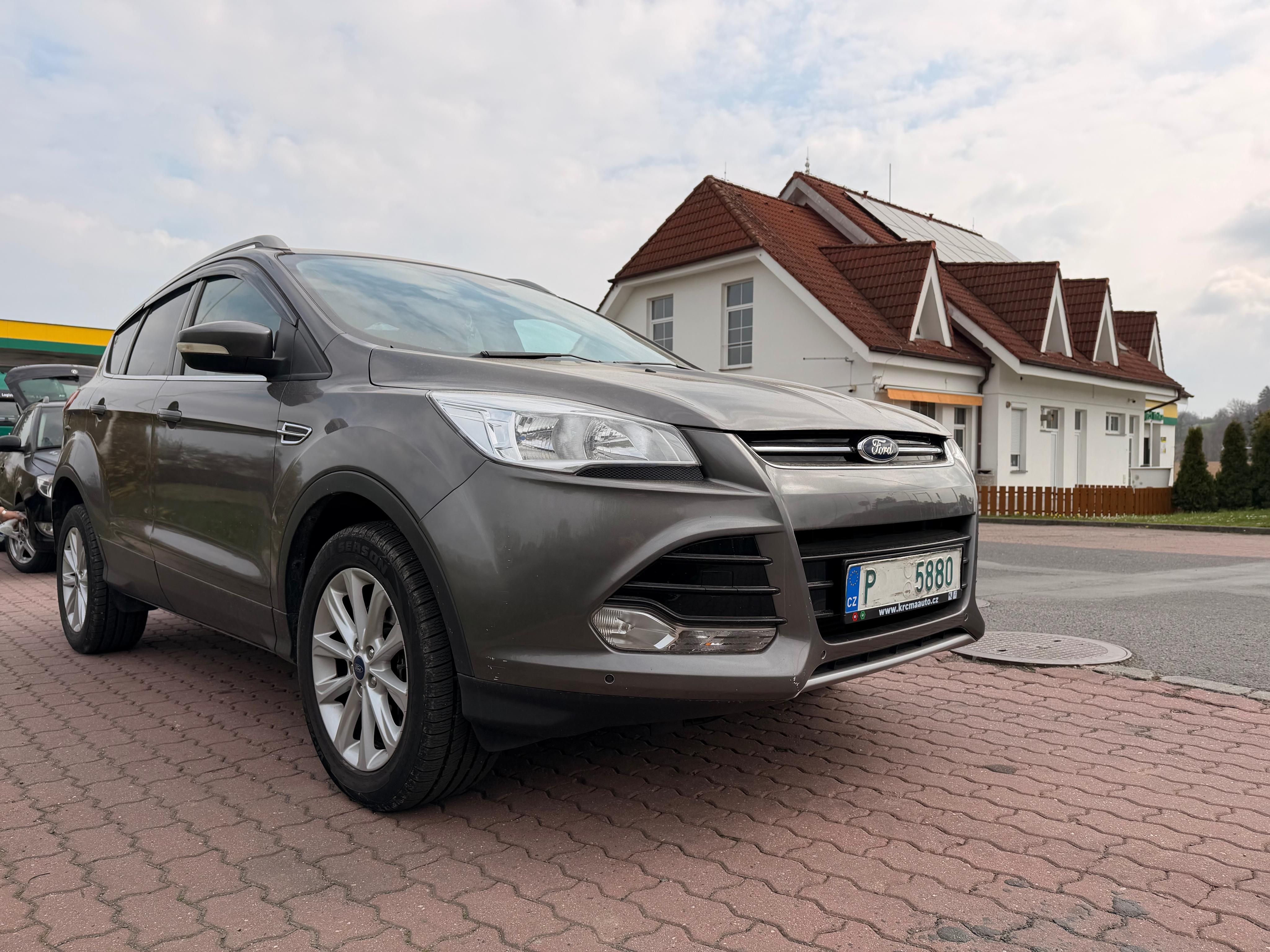 Ford Kuga, 2,0 TDCi 4WD 120 KW Titanium - fotka 2
