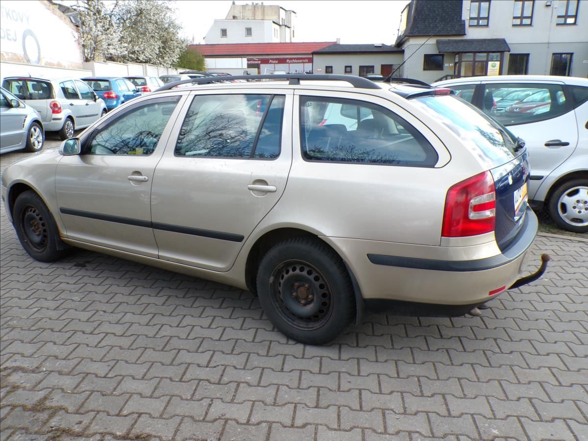 Škoda Octavia, 2,0 TDI  TAŽNÉ ZAŘÍZENÍ - fotka 6