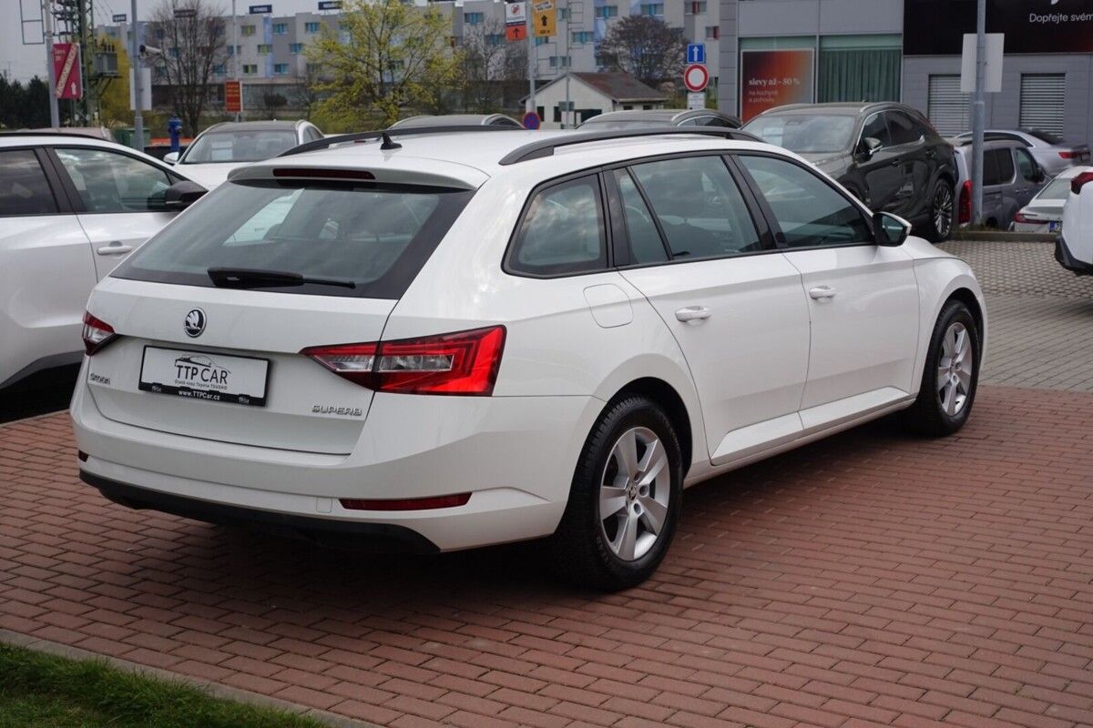 Škoda Superb, 1.4 TSI 110kW Active Combi DSG - fotka 4