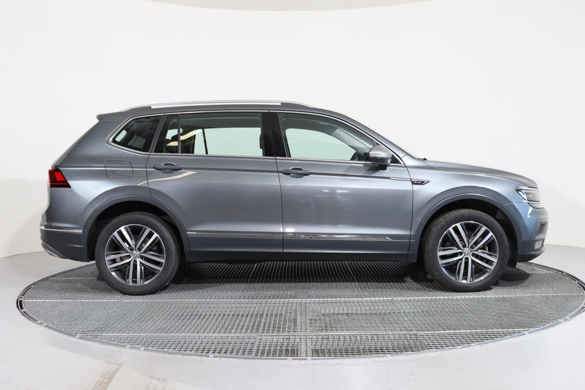 Volkswagen Tiguan Allspace, HIGHLINE 2,0 TSI 7DSG 4MOTION - fotka 3