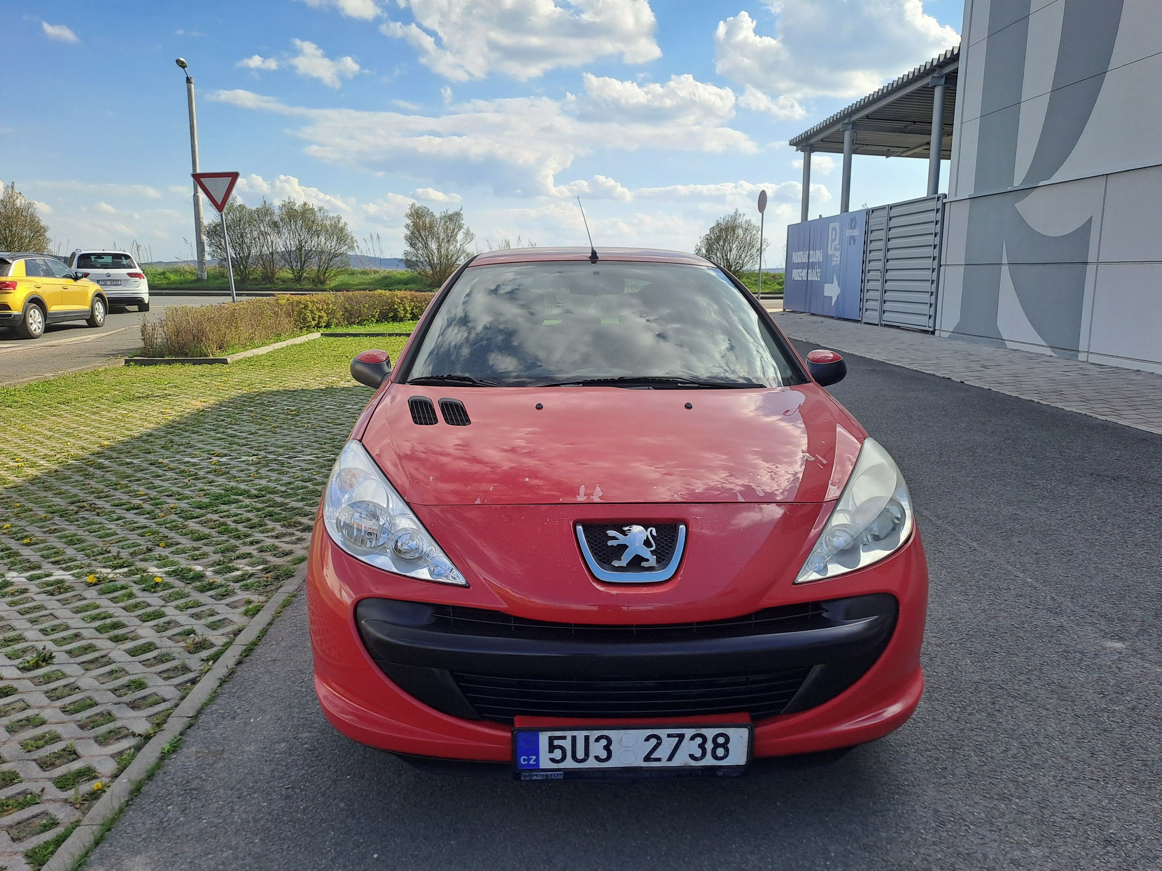 Peugeot 206, 1.1i ČR 2.MAJ,SPOLEHLIVÉ AUTO - fotka 2