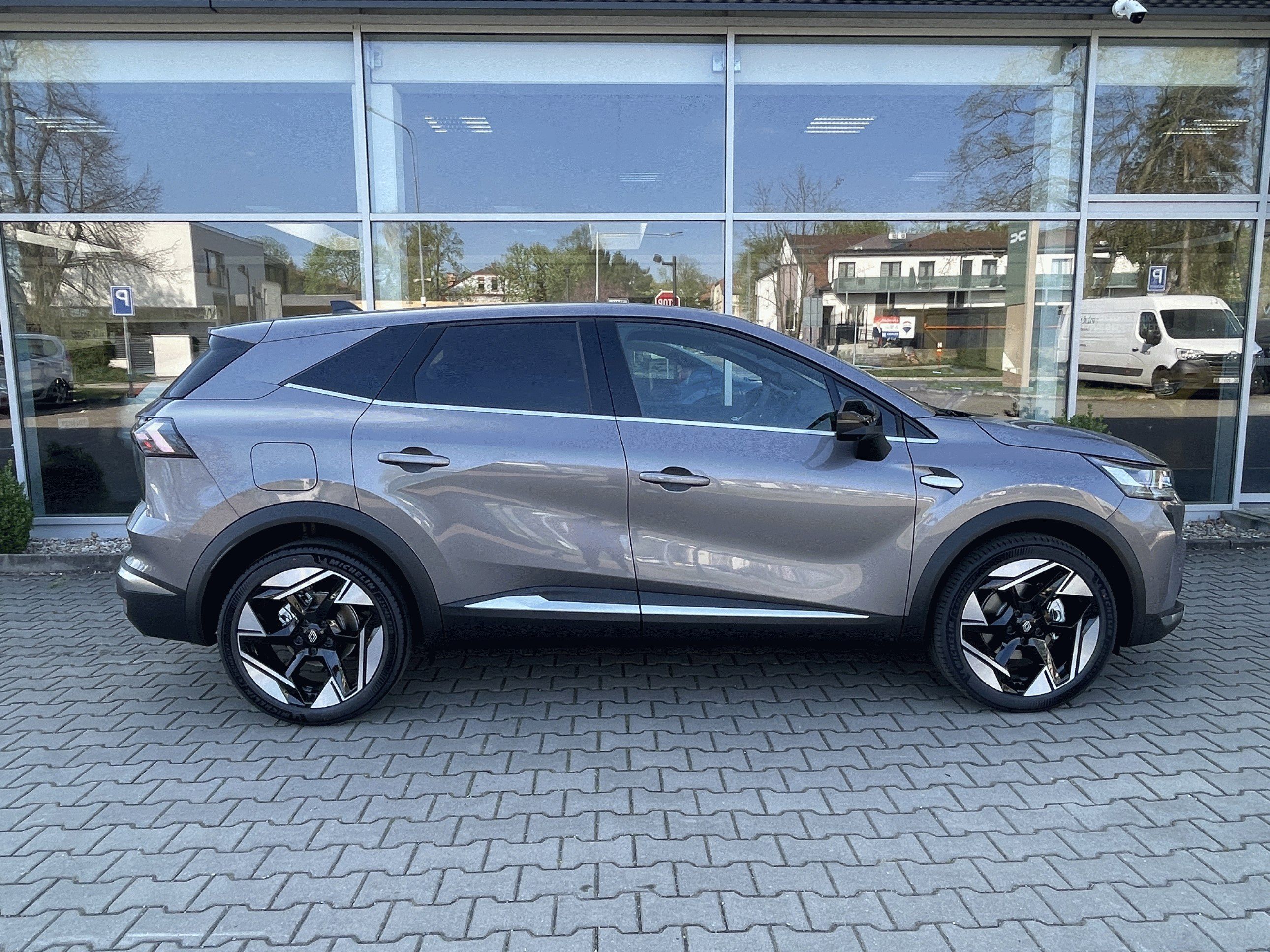 Renault Symbioz, E-Tech full hybrid 160 Iconic - fotka 3