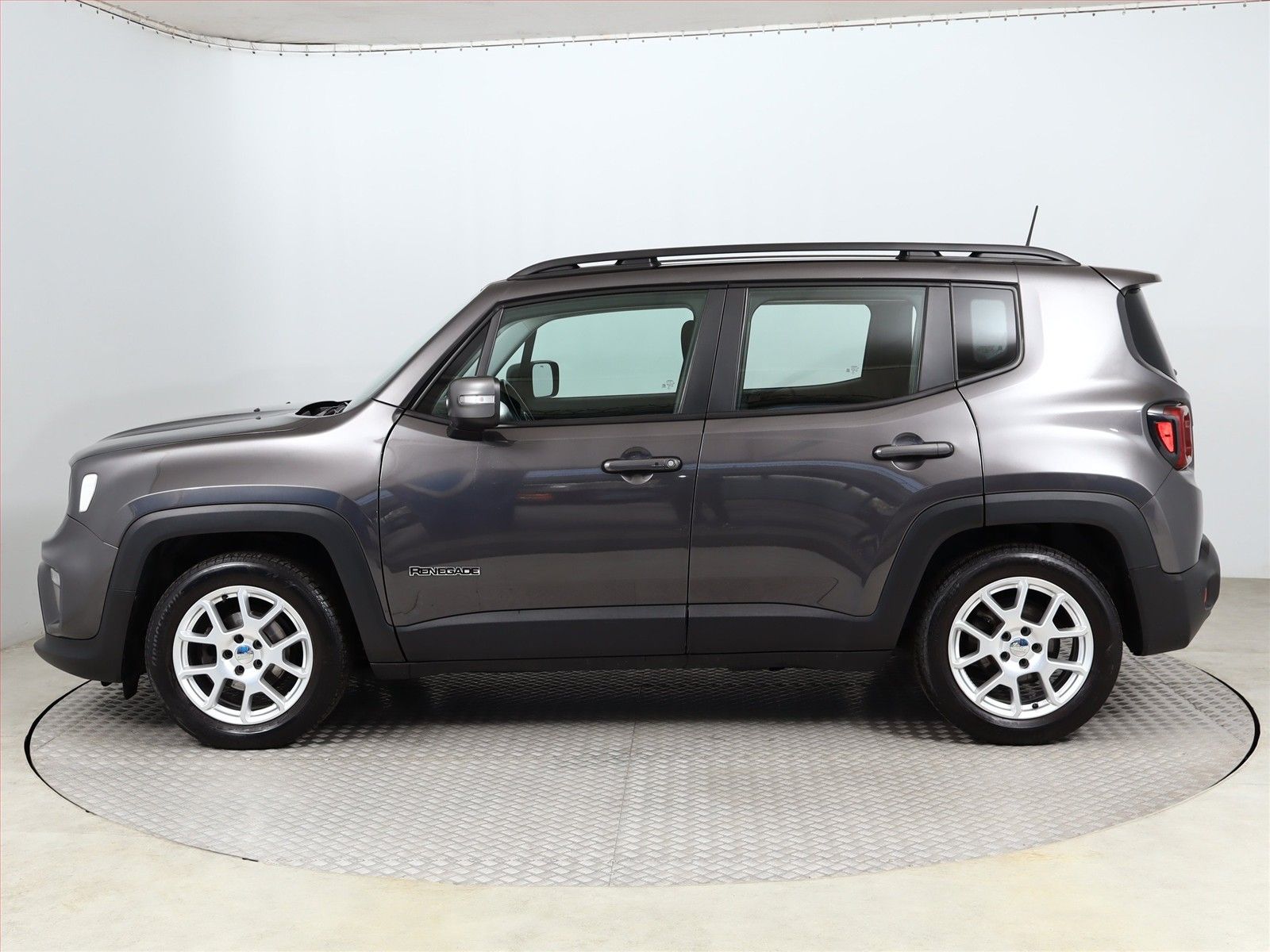 Jeep Renegade, 1.0 T-GDI, Limited, ČR,1.maj - fotka 3