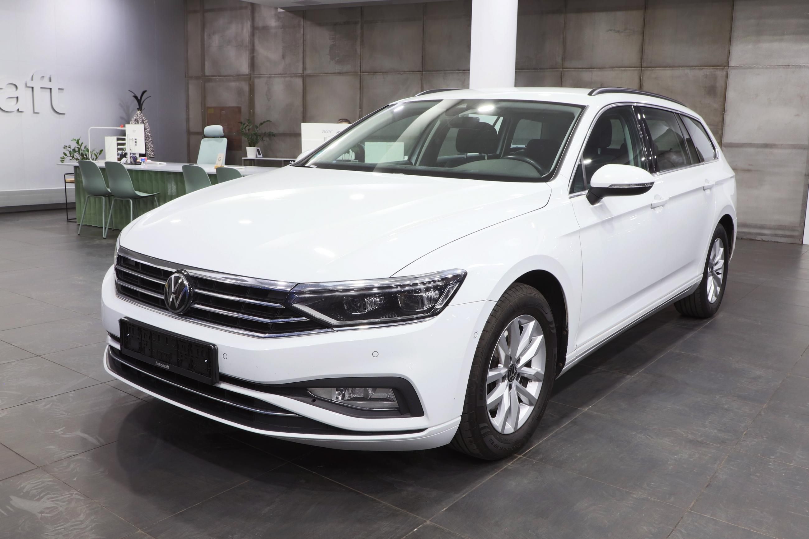 Volkswagen Passat, 2.0 TDI 110kW DSG / ALU 16'' - fotka 2