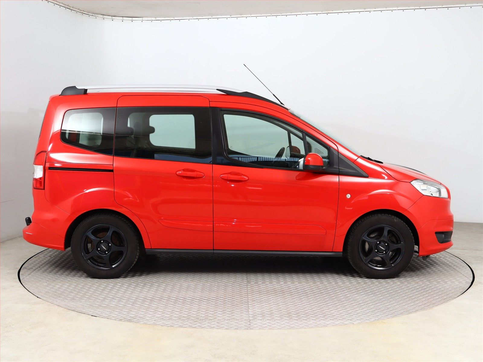 Ford Tourneo Courier, 1.0 EcoBoost, Trend, 5Míst - fotka 6