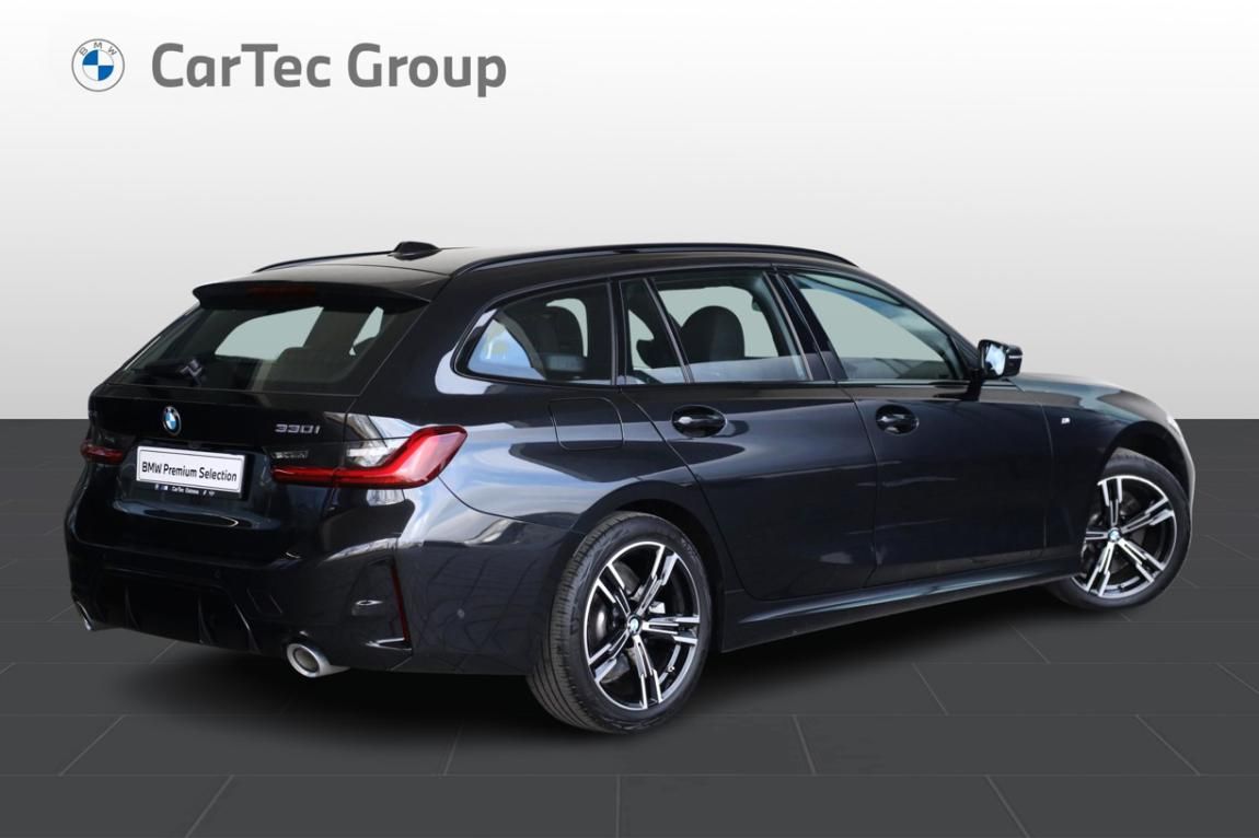 BMW Řada 3, 330i xDrive Touring - fotka 2