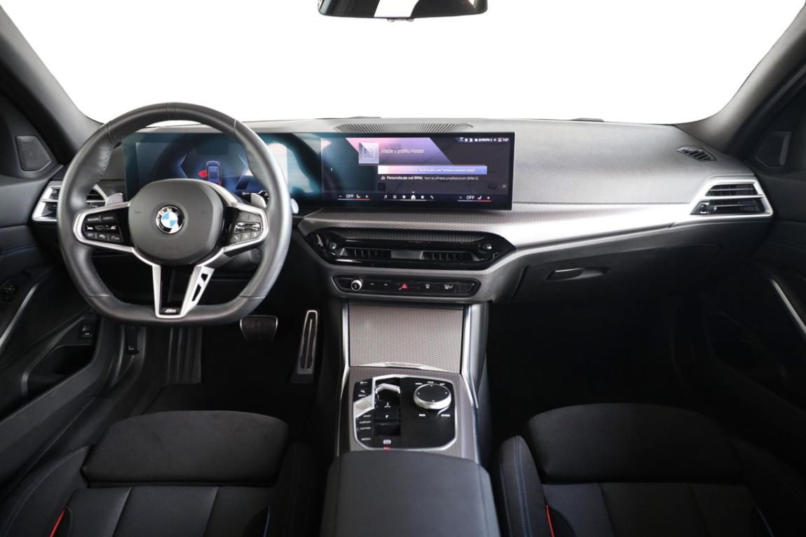 BMW Řada 3, 330i xDrive Touring - fotka 5