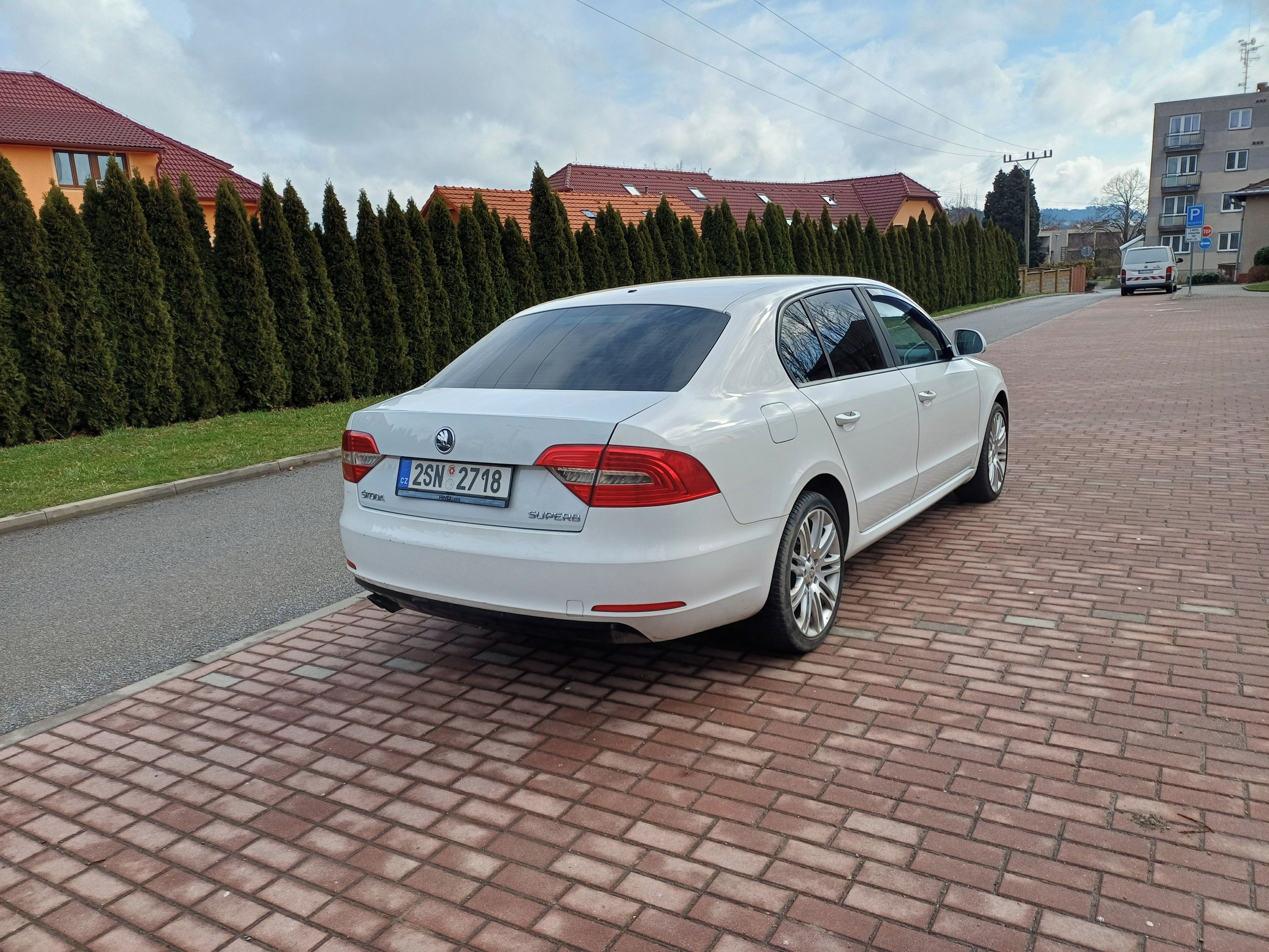 Škoda Superb, 2.0 TDI 103KW DSG STYLE - fotka 5