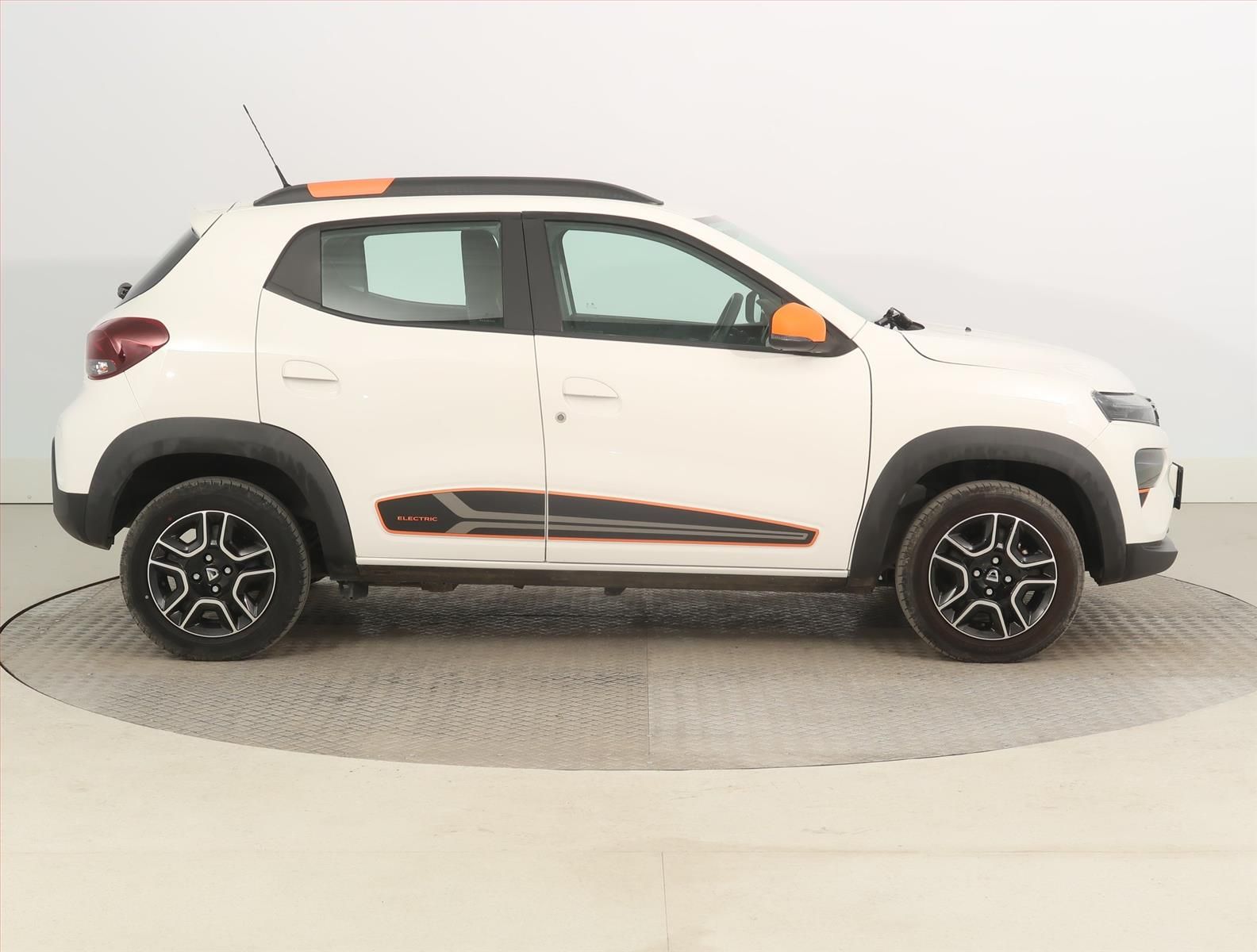 Dacia Spring, Electric 45 (27 kWh), SoH 91% - fotka 6