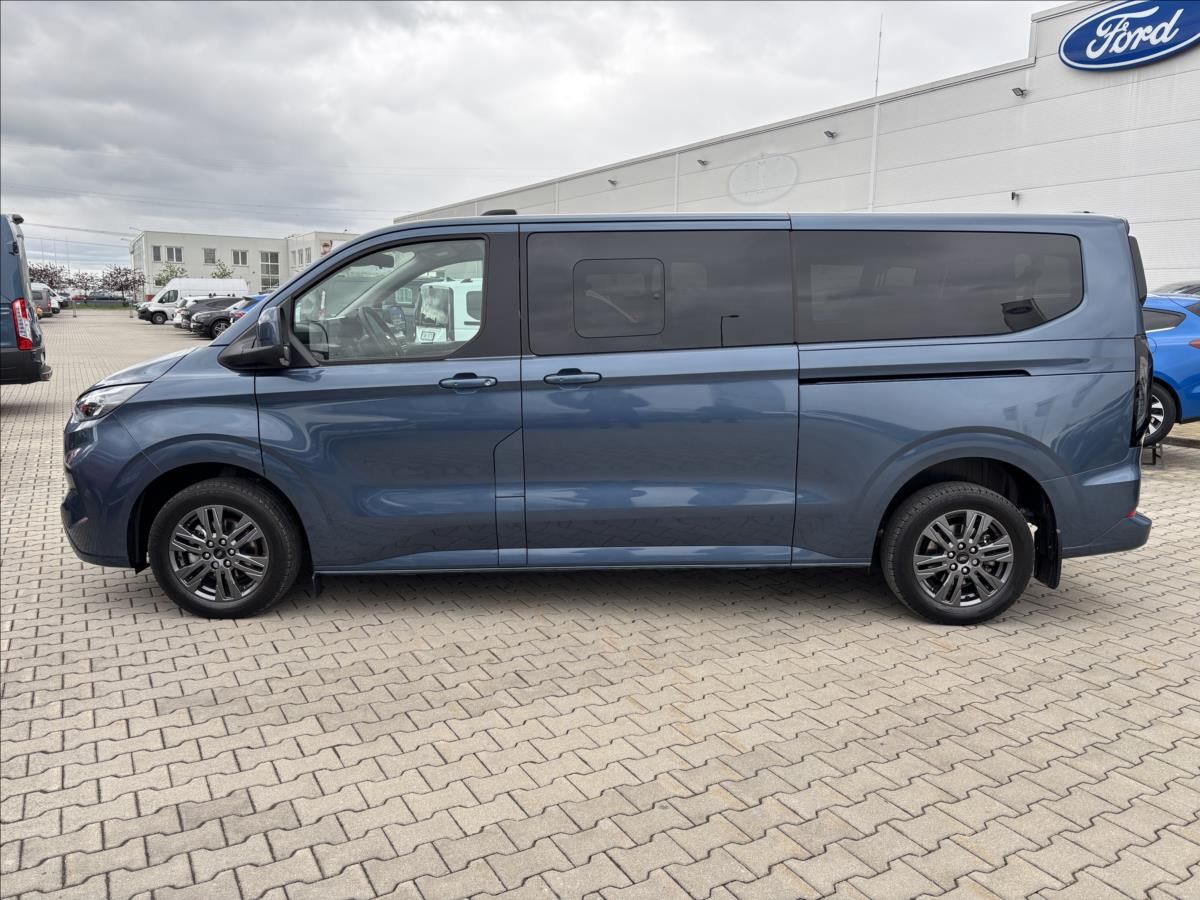 Ford Tourneo Custom, 2,0 EcoBlue 125kW L2 TitaniumX - fotka 2