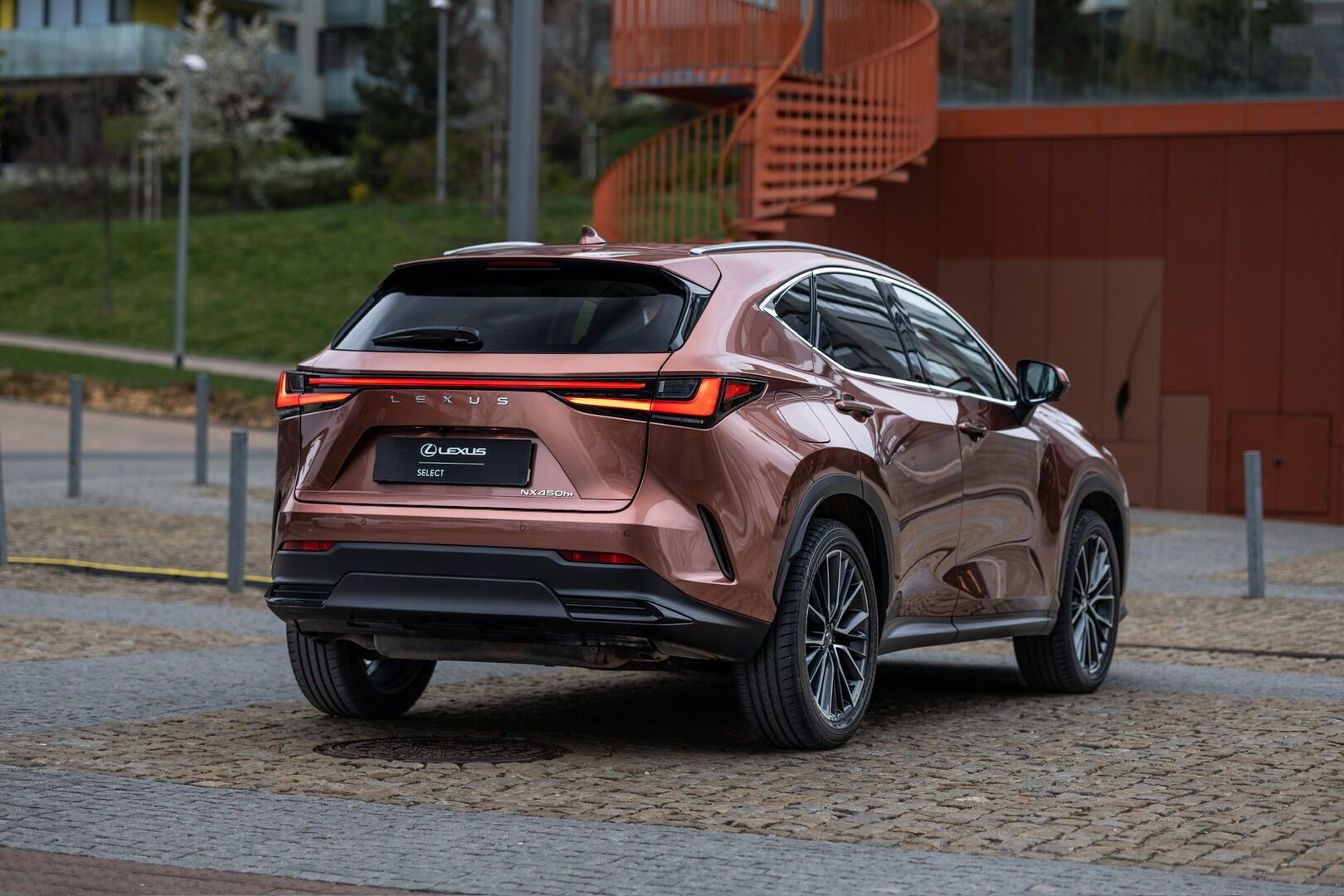 Lexus NX 450h+, 450H 2.5 PHEV LUXURY - fotka 5