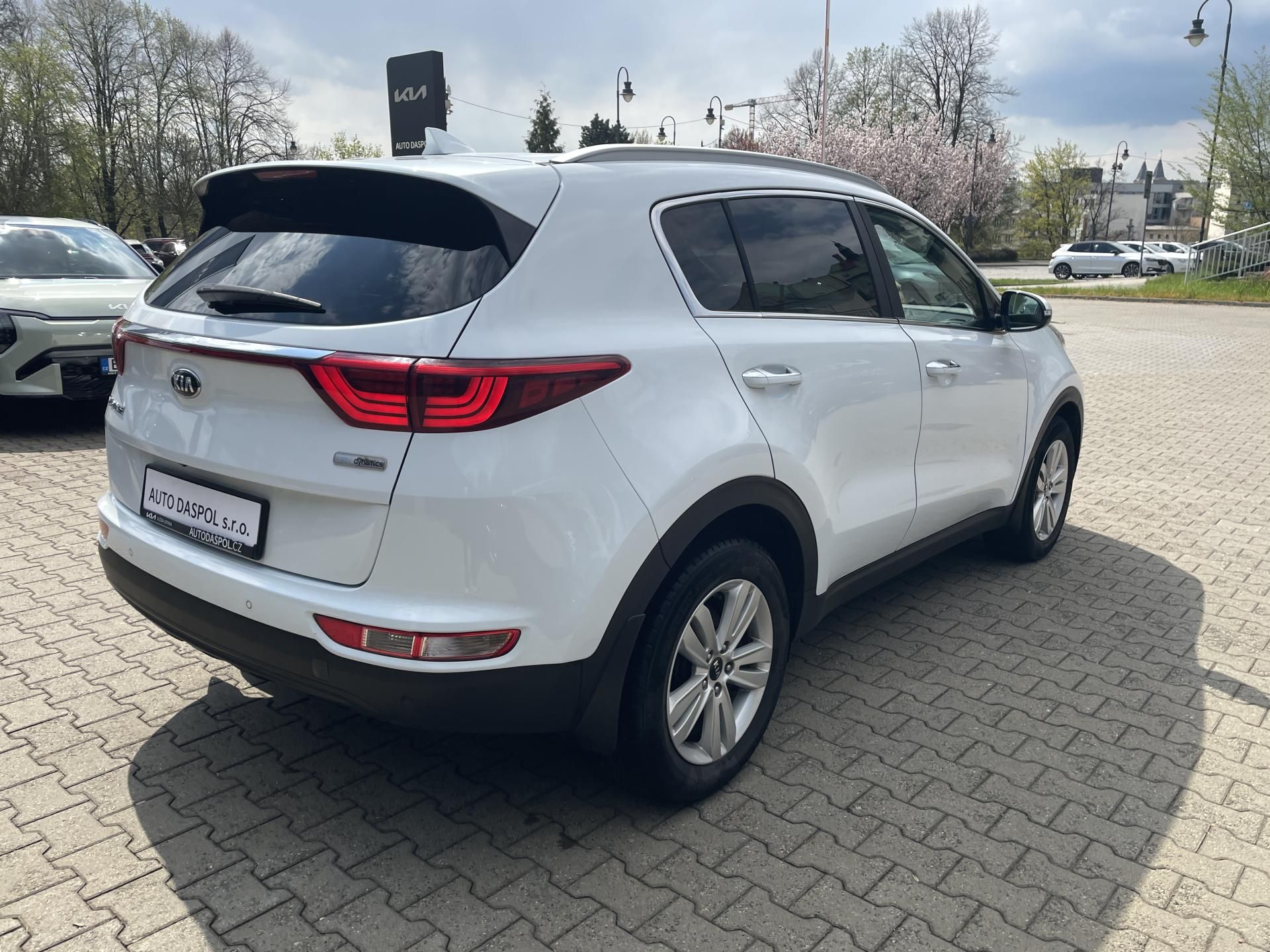 Kia Sportage, 1,7CRDi 7DCT ECO Dynamic - fotka 3