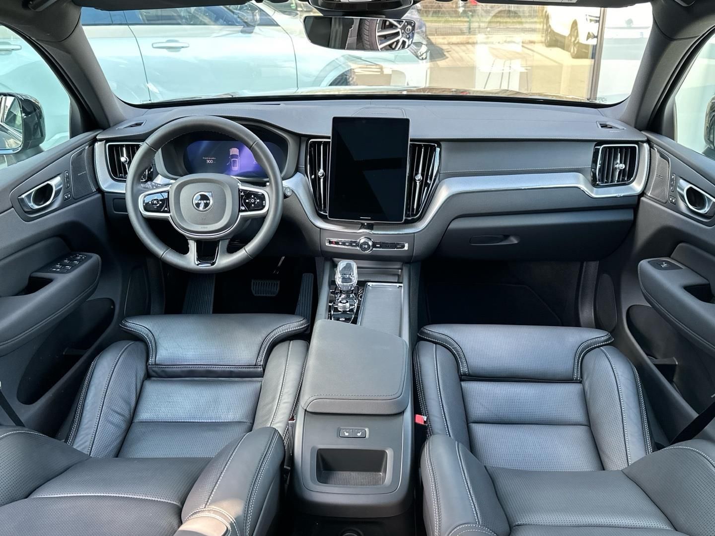 Volvo XC60, 2.0T6 293kW 4x4  ULTRA BLACK E - fotka 4