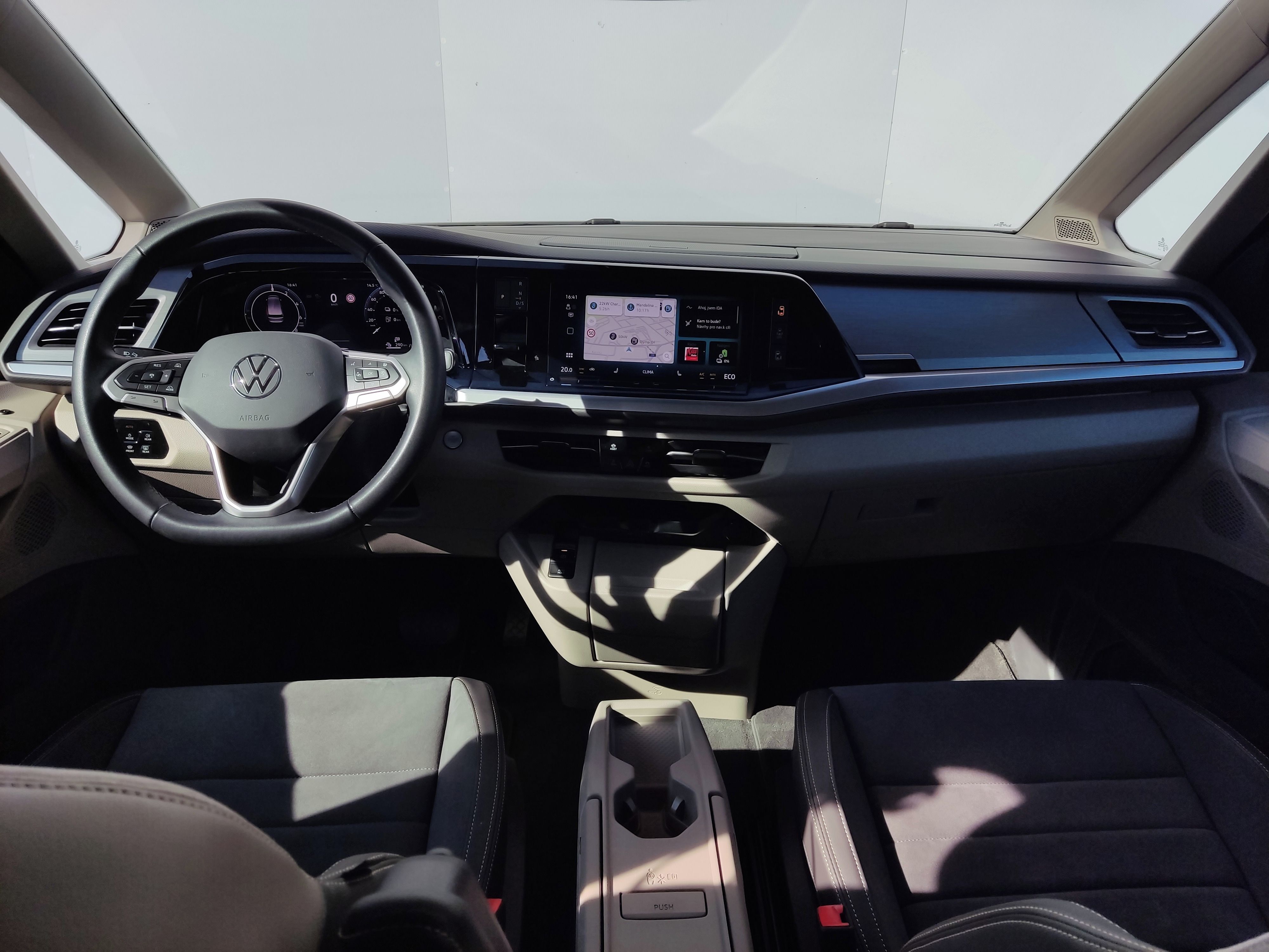 Volkswagen Multivan, 1.5 TSI PHEV 4MOT LIFE EDITION - fotka 5