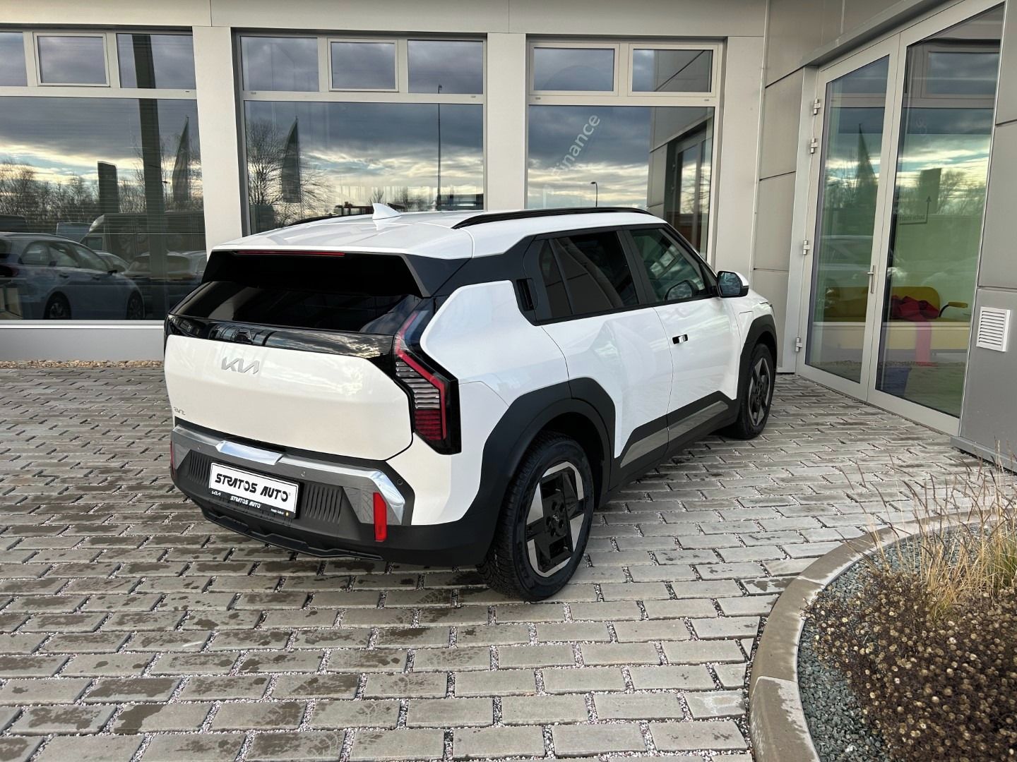 Kia EV3, EARTH 150 KW + 81,4 KWH + V2L - fotka 6