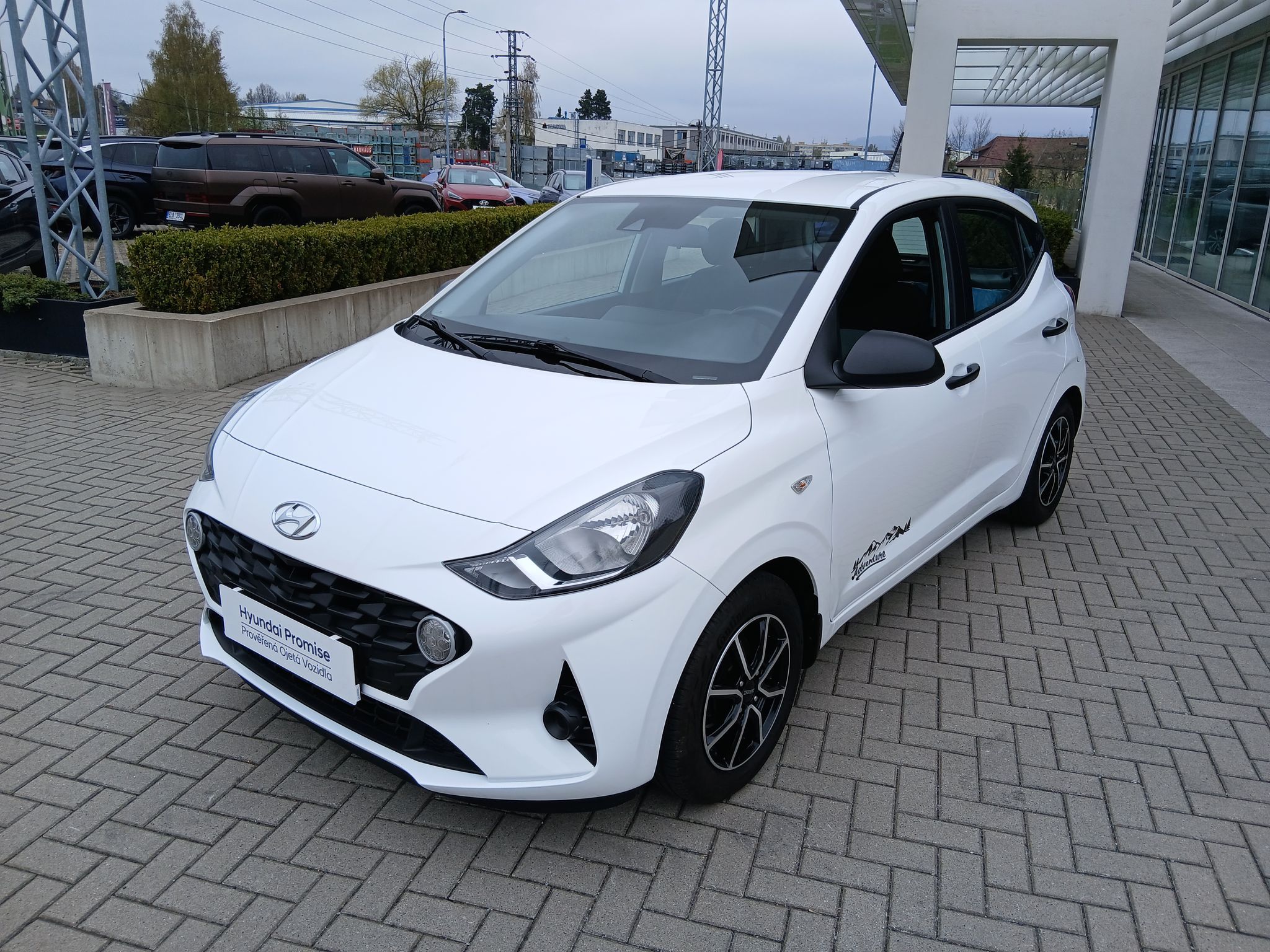 Hyundai i10, 1.0i 67k Comfort GO + ALU - fotka 2