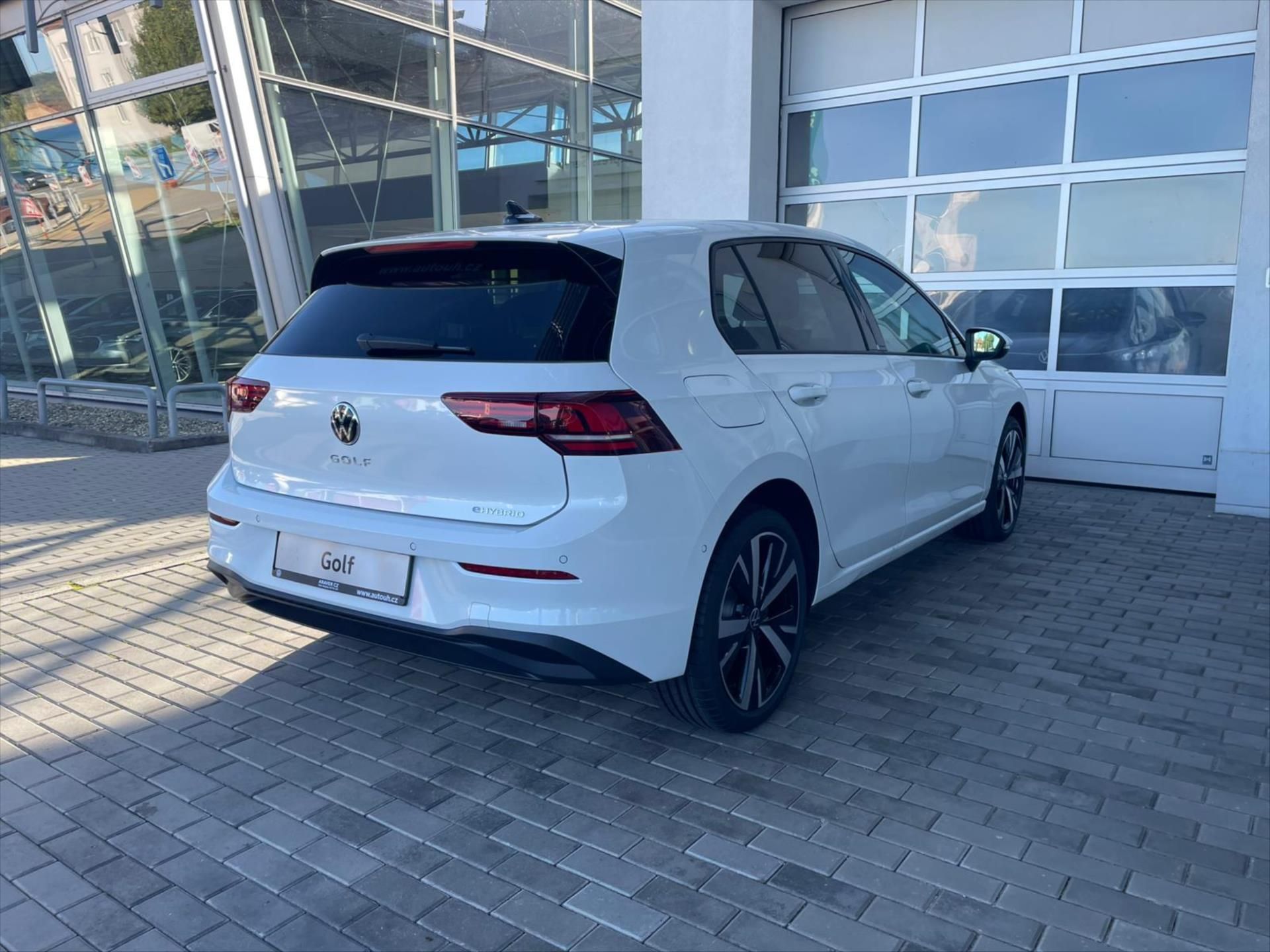 Volkswagen Golf, 1,5 TSI eHybrid 150 kW 6DSG  P - fotka 5