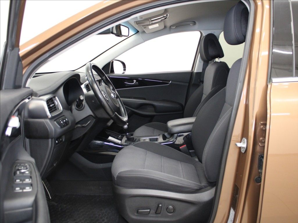 Kia Sorento, 2,2 CRDi 147kW 4x4 AT Tažné ČR - fotka 6