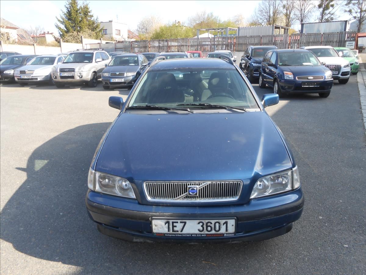 Volvo V40, 1,9 D 70Kw - fotka 2