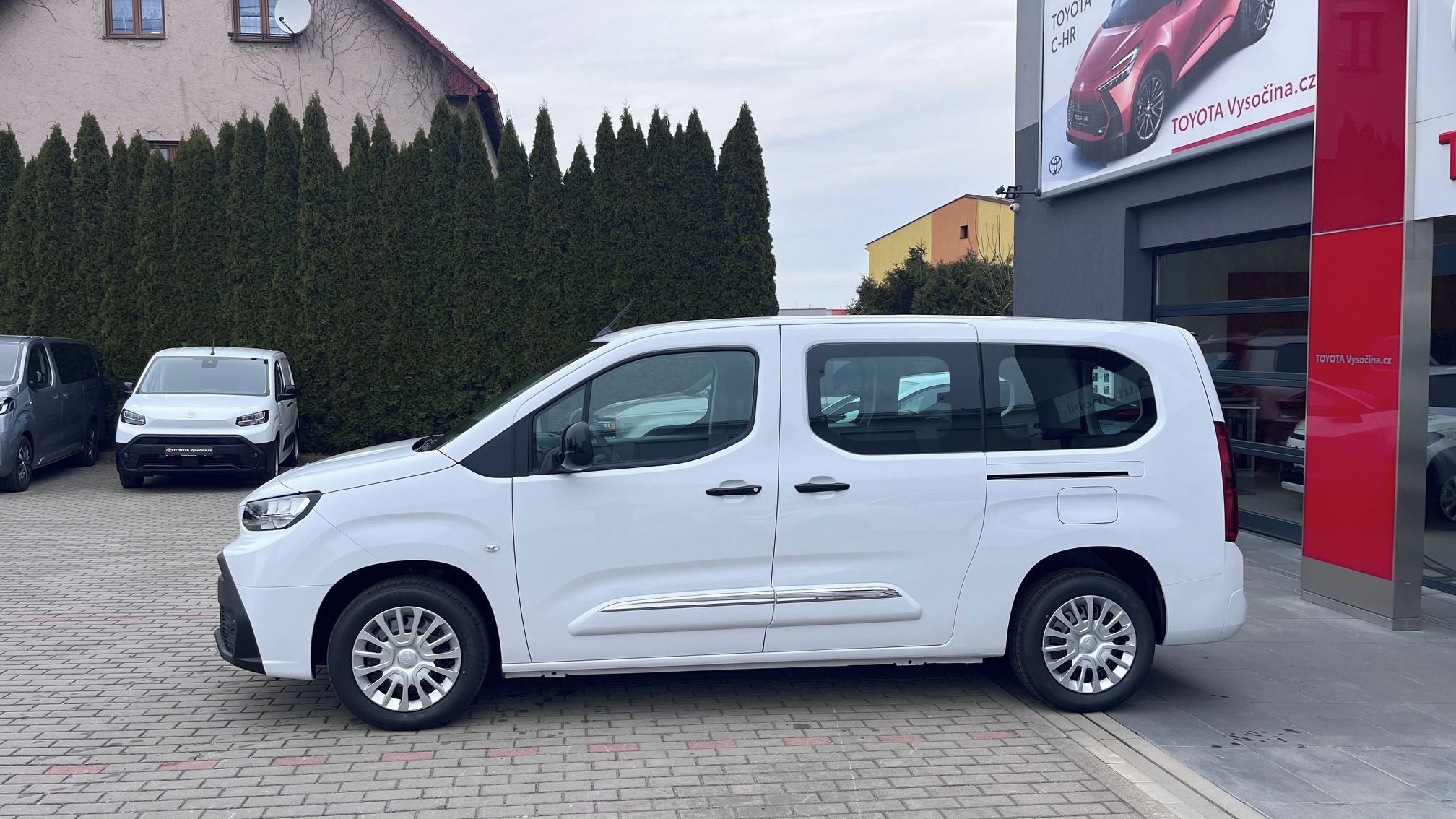 Toyota Proace City Verso, L2 1,2i 110PS Business 5 MÍST - fotka 3