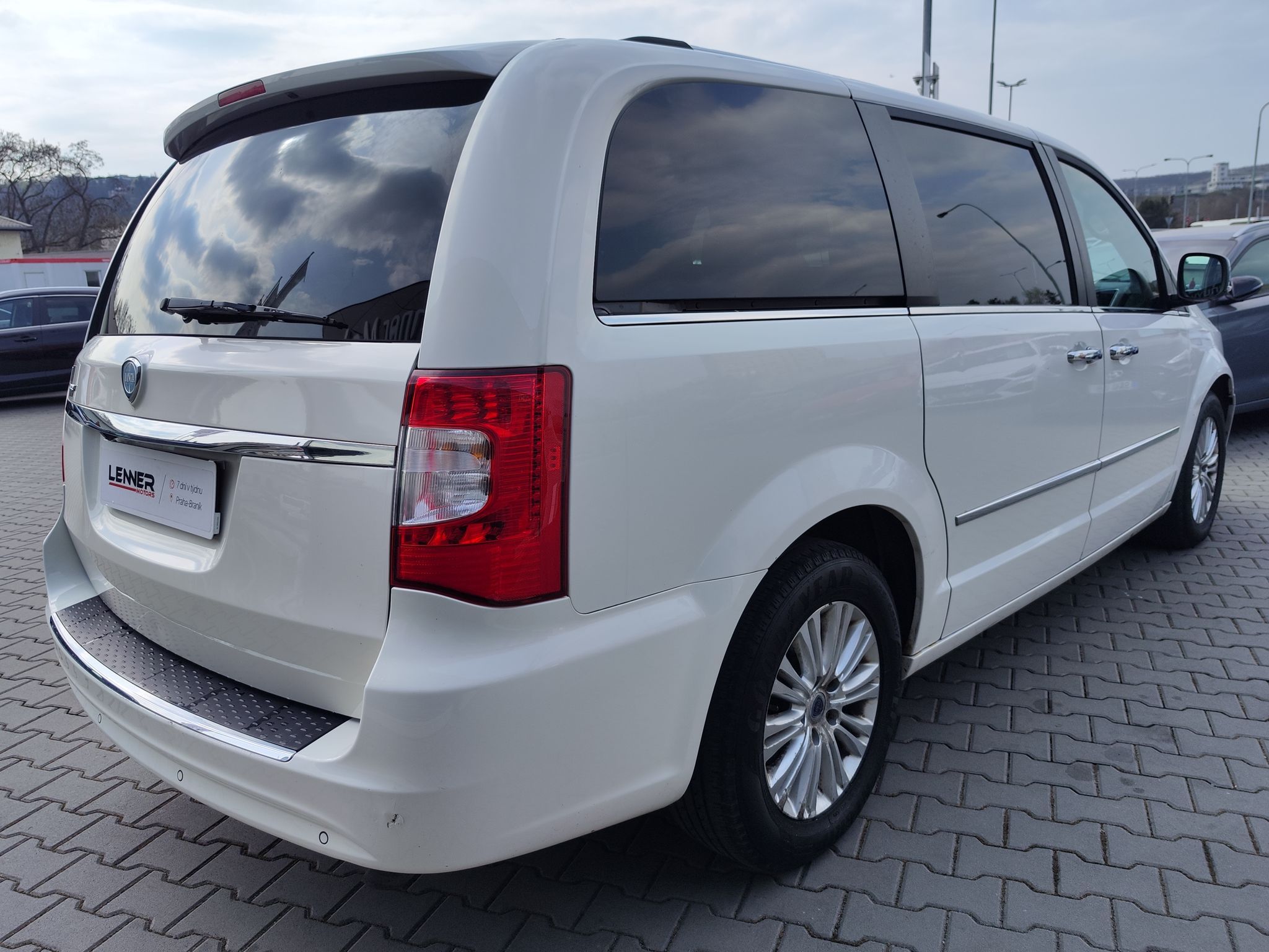 Lancia Voyager, 2.8 CRD/120kW 7.Míst - fotka 5