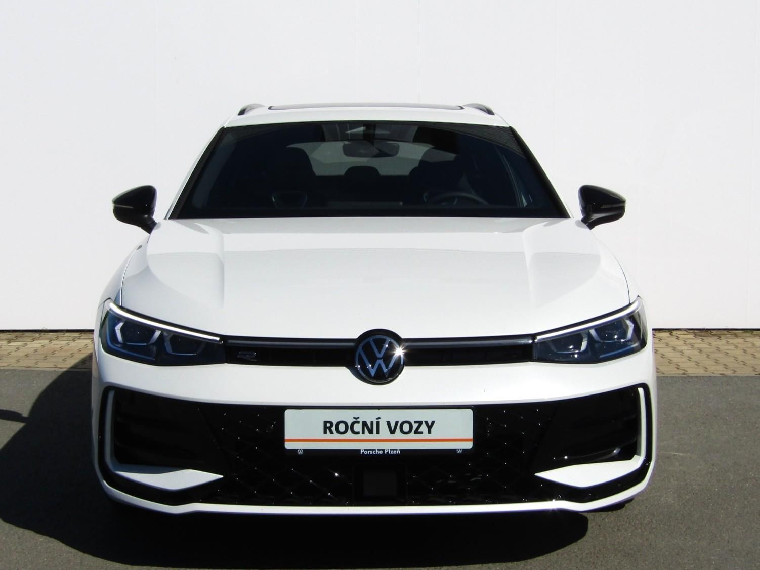 Volkswagen Passat, R-Line People 2,0 TDI 110 kW - fotka 4