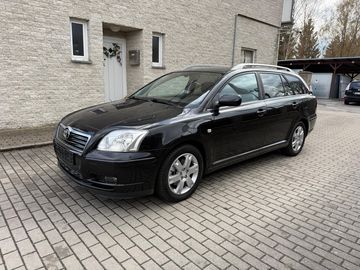T25 COMBI 2,0 VVT-i 108kW*STK!